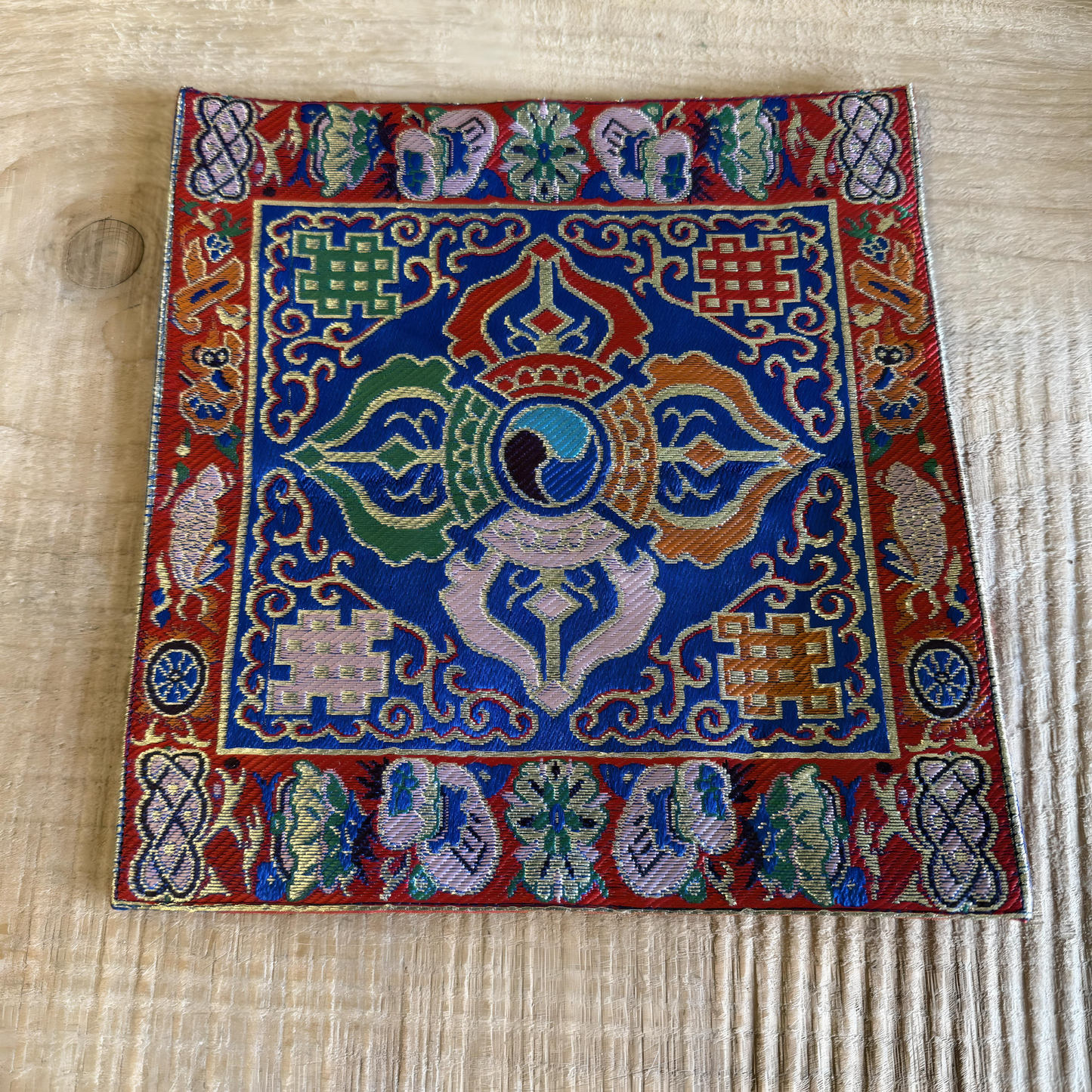 Small cloth to place under a singing bowl or on an altar, with Buddhist ornaments.
The dorje, or vajra, symbolizes the indestructible power of love and compassion.