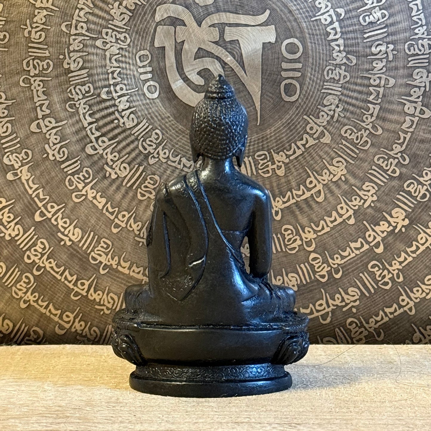Resin Shakyamuni Buddha statue Nepalese Touching the Earth mudra 10cm