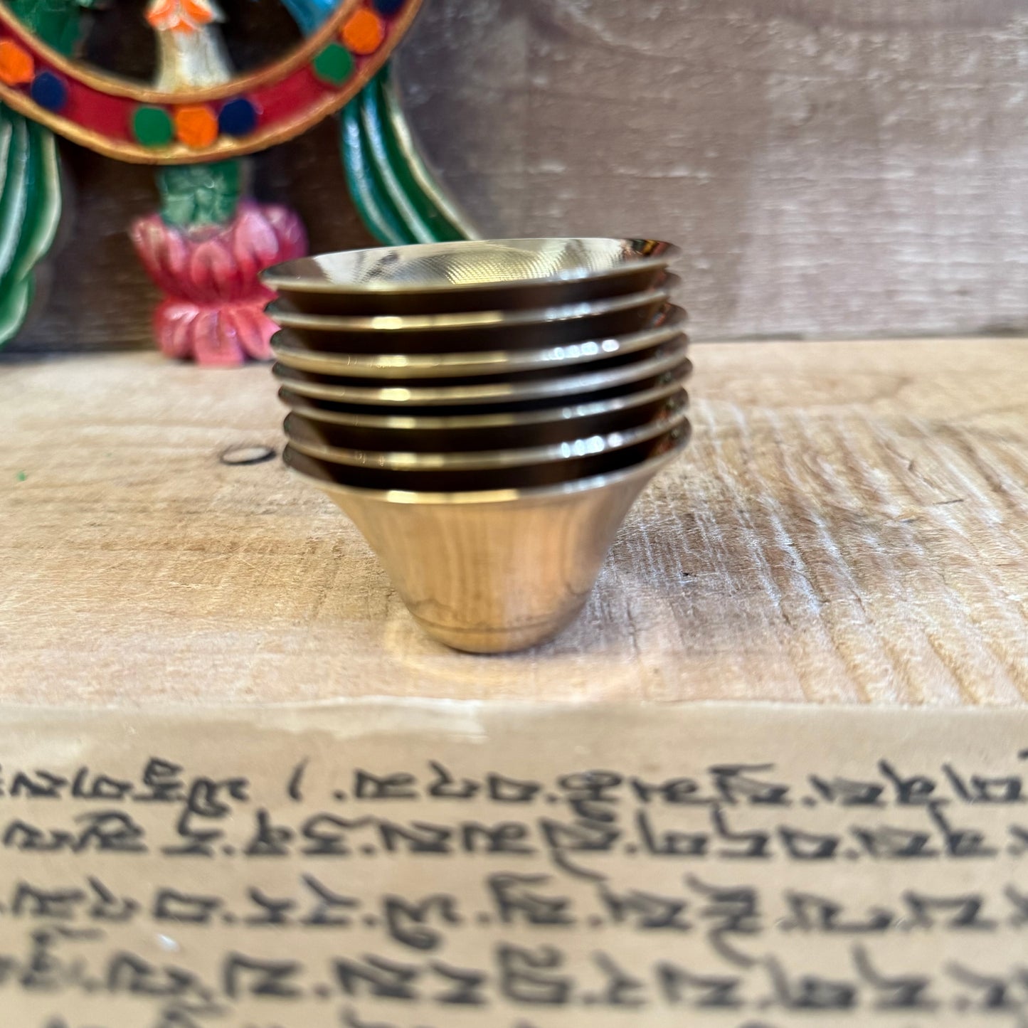 Create a sacred space of reverence and peace with this Set of 7 Small Brass Offering Bowls. In Buddhist tradition, these bowls are placed on the altar each day as symbols of generosity, purity, and devotion to the path.
Fill them with water, incense, or perfumed oil to honour the awakened ones and to cultivate inner virtues. The act of offering brings mindfulness to the heart and brings blessings to your environment.
Features:
Authentic Ritual Tool – Rooted in Tibetan and Buddhist spiritual practices
Pr
