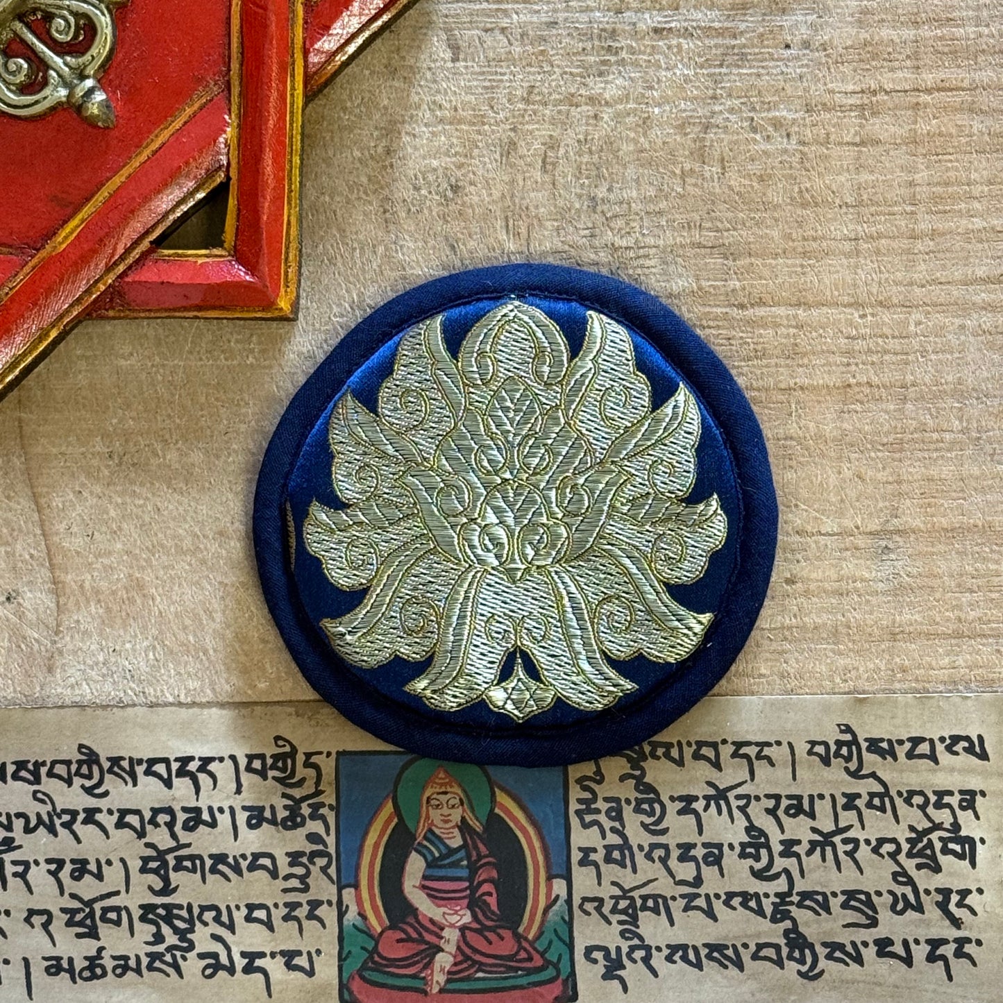 Tibetan Singing Bowl Cushion 9cm – Lotus Design – Handmade Nepal
Handmade Tibetan Lotus Singing Bowl Cushion 9cm – perfect for small bowls. Fair Trade, soft cotton, made in Nepal. Aligns sound and spirit with grace.