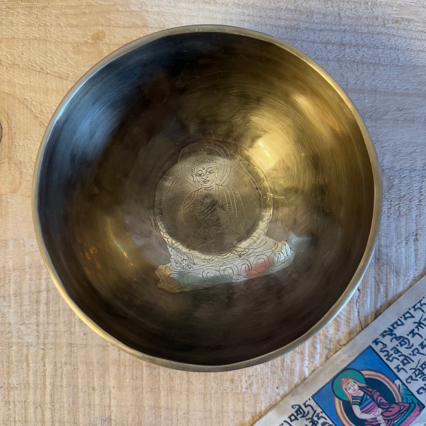 Unique Handmade Singing Bowl with Medicine Buddha Design
Elevate your meditation and healing practices with this one-of-a-kind Handmade Singing Bowl. Crafted with care in Nepal, this bowl combines copper, tin, and 8 noble metals, creating a harmonious blend of beauty and sound.
Material: Copper, tin, and a unique mix of 8 noble metals for exceptional sound quality.
Design: Features a finely engraved Medicine Buddha at the base, symbolizing healing and wisdom.
Dimensions: 14 cm in diameter, offering a comp