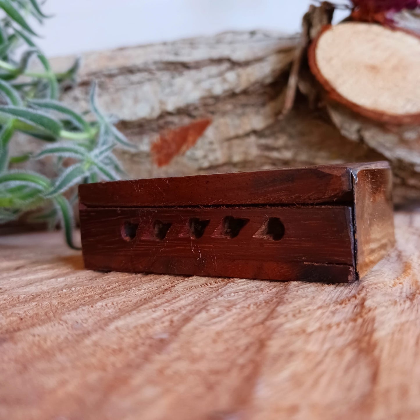 Song of India Incense resin Rose Amber in wooden box