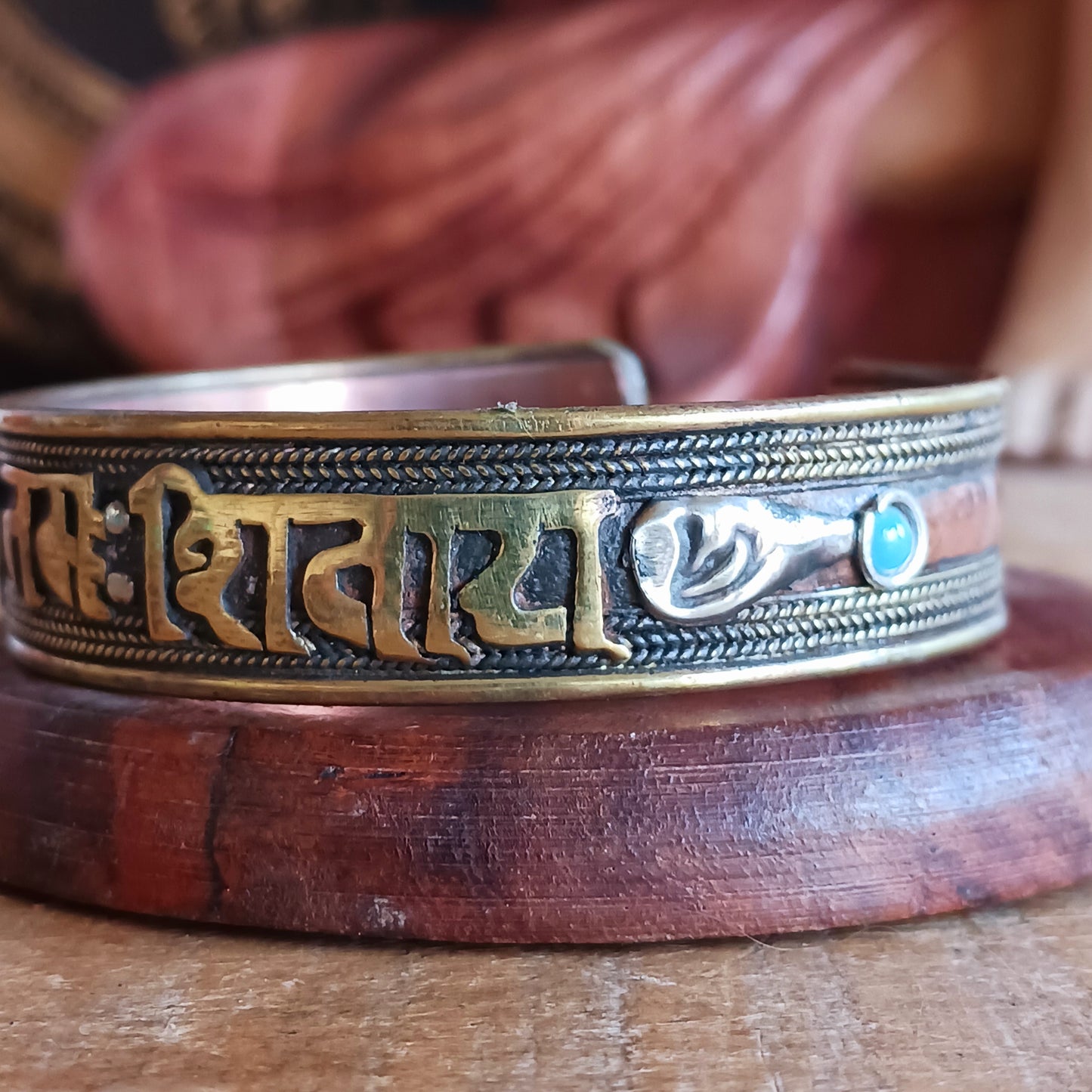 Experience the spiritual power and exquisite craftsmanship of Nepal with our Om Mani Padme Hum Mantra Copper Bangle. Skilfully handmade by skilled Nepalese artisans, this bangle features the sacred mantra engraved on 100% pure copper—a metal revered in Nepalese and Tibetan culture for its protective and auspicious qualities.