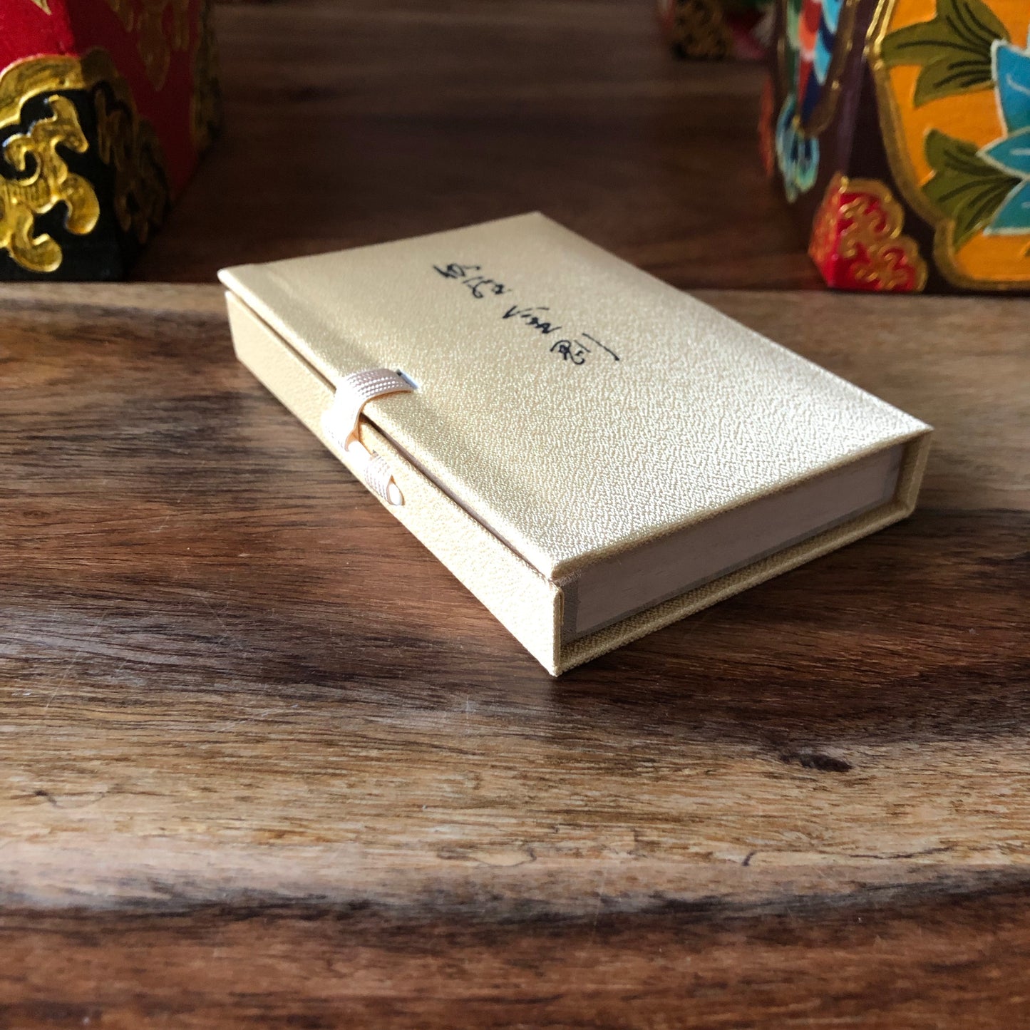 Kyara Kongo Aloeswood Incense (60 Sticks & Incense Holder)