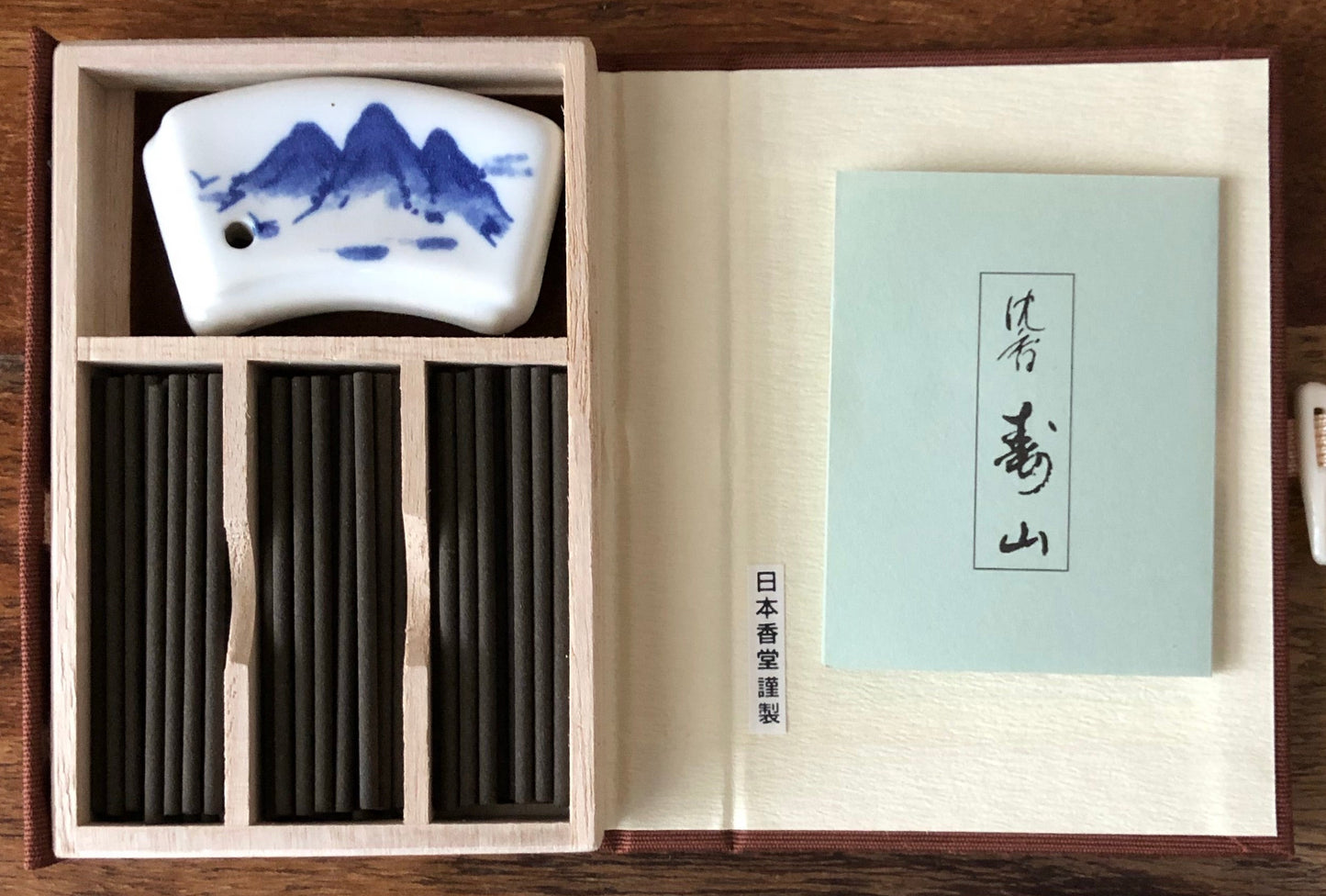 Jinkoh Juzan Aloeswood Incense (60 Sticks & Incense Holder)