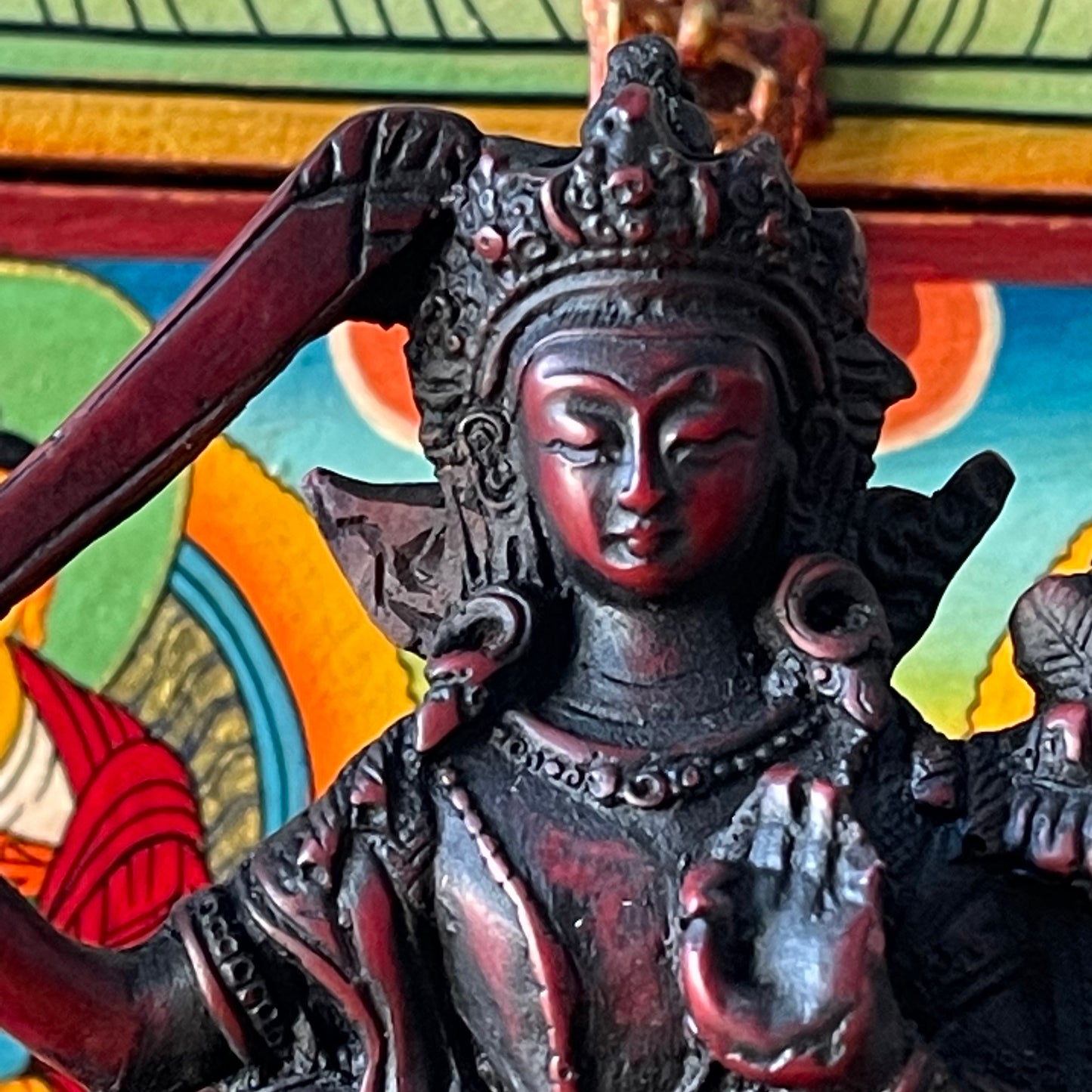 Manjushree, from the Sanskrit Manju (gentle) and Shree (glorious or honorable), is revered as the embodiment of “gentle glory.” His essence radiates clarity, intelligence, and the power to dispel ignorance. In Mahayana Buddhist tradition, Manjushree confers mastery of the Dharma, deep spiritual wisdom, and eloquence, guiding practitioners along the noble path of the bodhisattva.