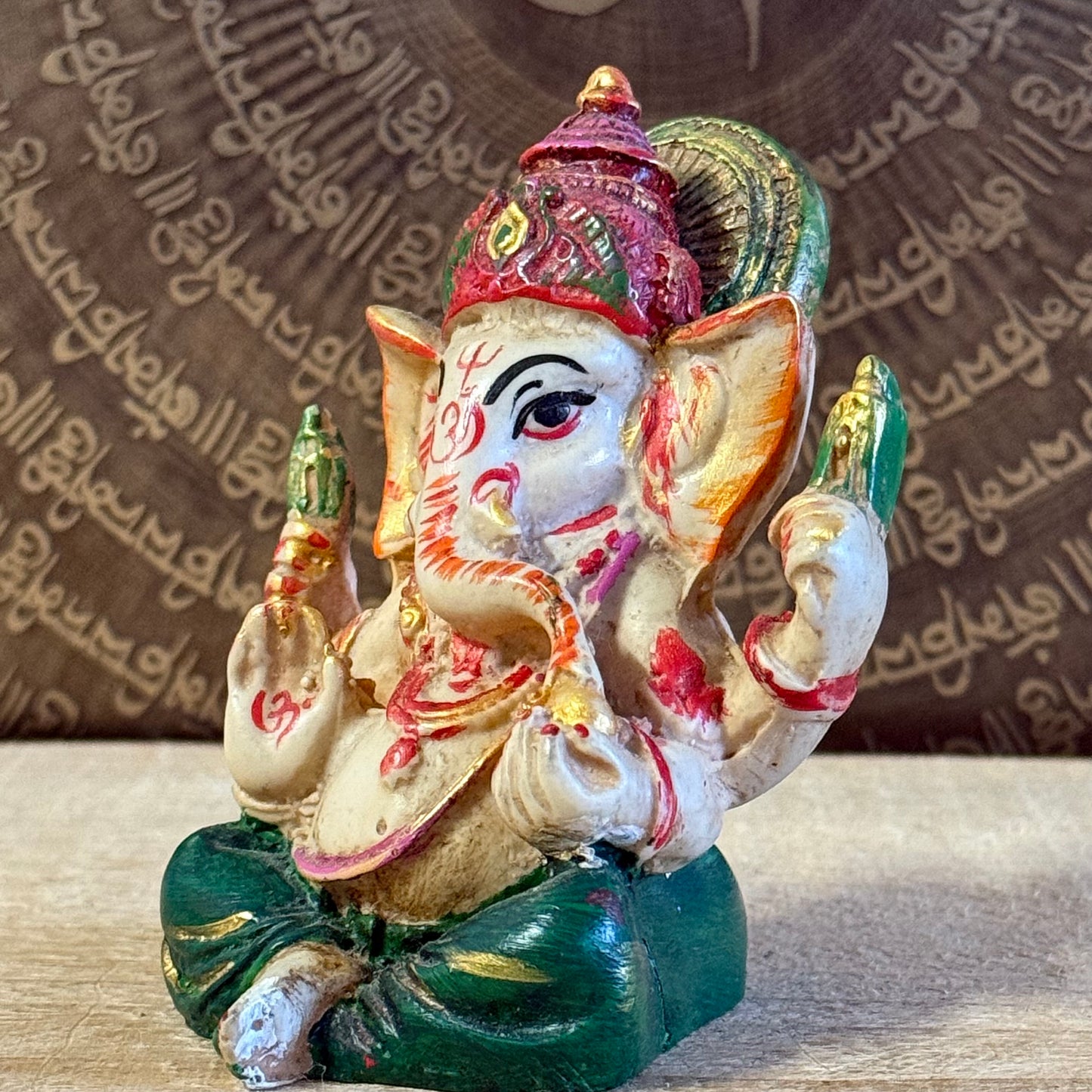 Hand-painted 9 cm Ganesh resin statue holding axe, rope, sweetmeats, blessing mudra with mouse vahana