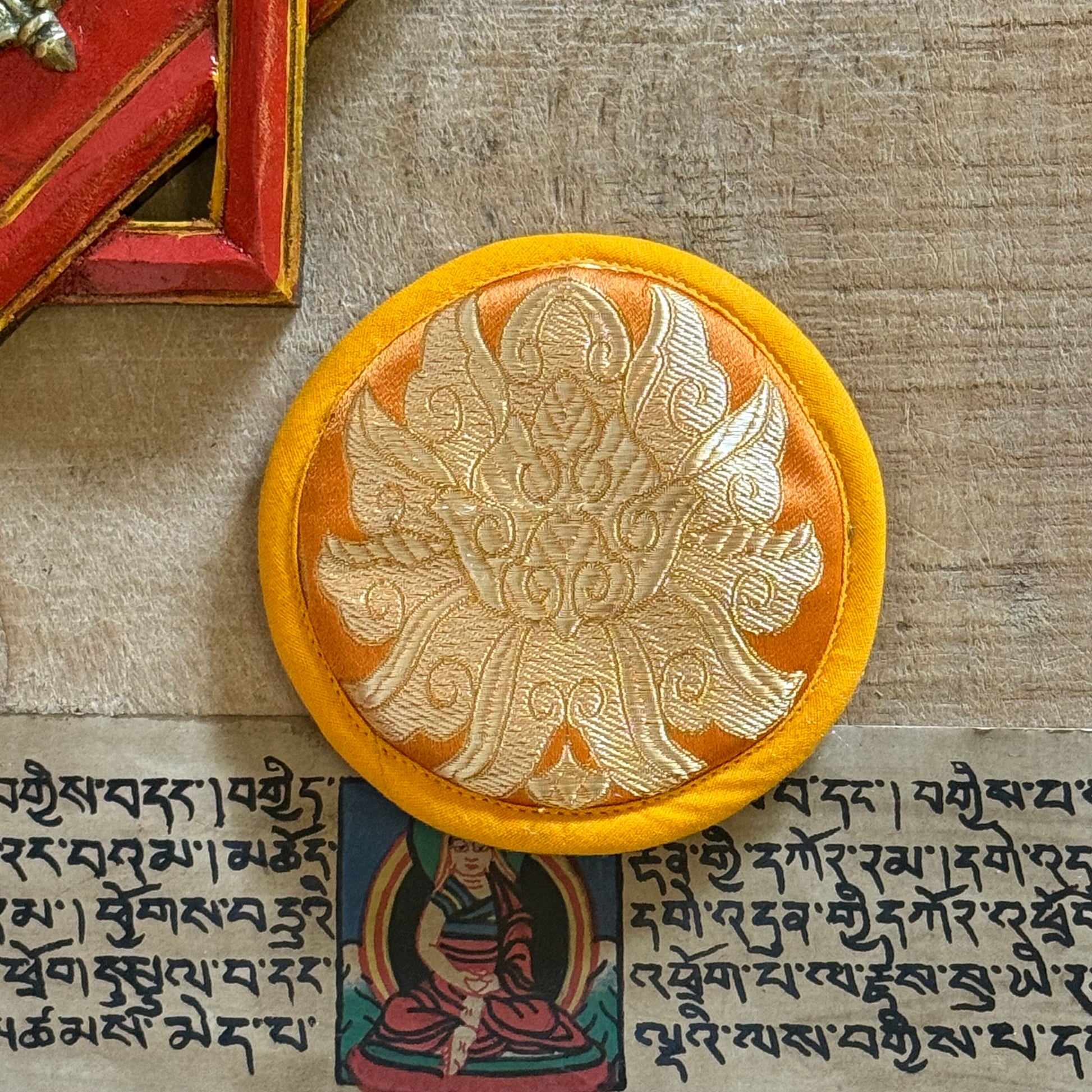 Tibetan Singing Bowl Cushion 9cm – Lotus Design – Handmade Nepal

Handmade Tibetan Lotus Singing Bowl Cushion 9cm – perfect for small bowls. Fair Trade, soft cotton, made in Nepal. Aligns sound and spirit with grace.