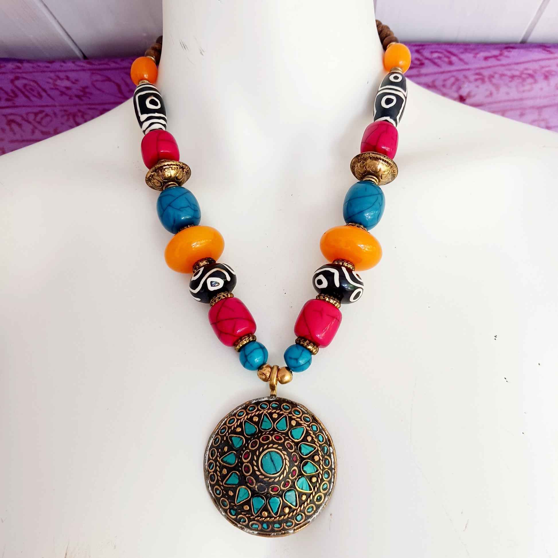 The beauty of the Himalayas is reflected in this striking Tibetan Dzi Bead Necklace.