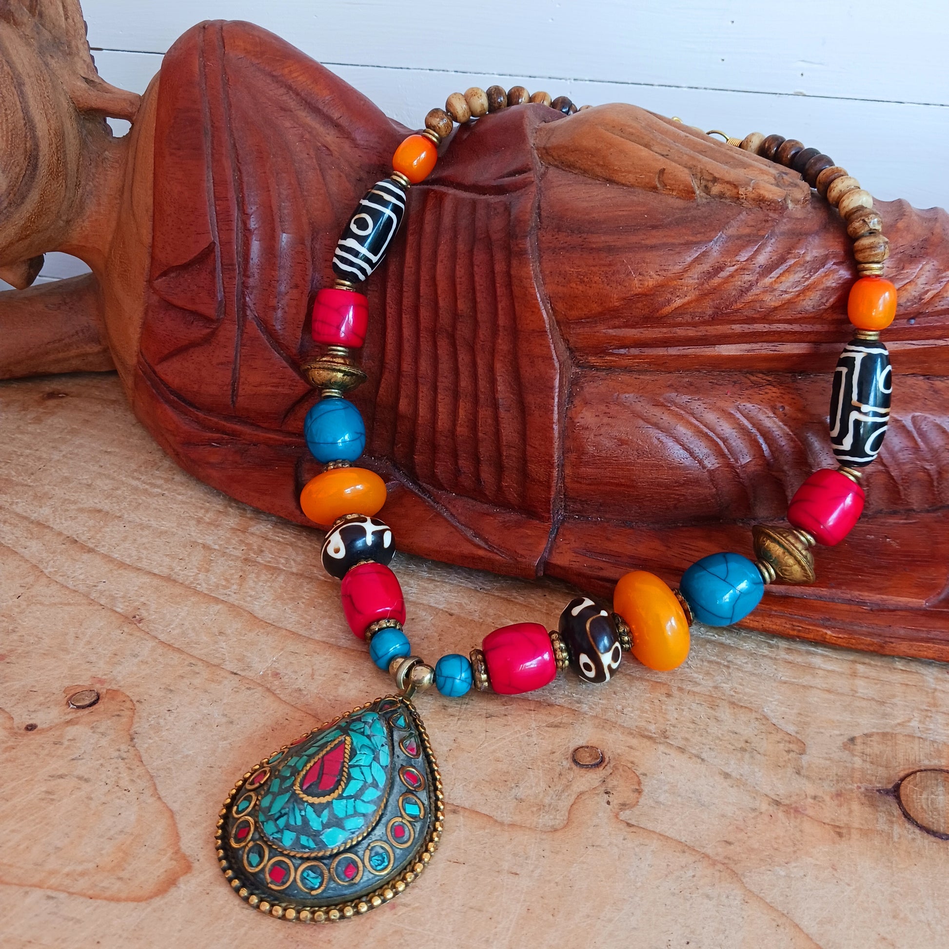 The beauty of the Himalayas is reflected in this striking Tibetan Dzi Bead Necklace.