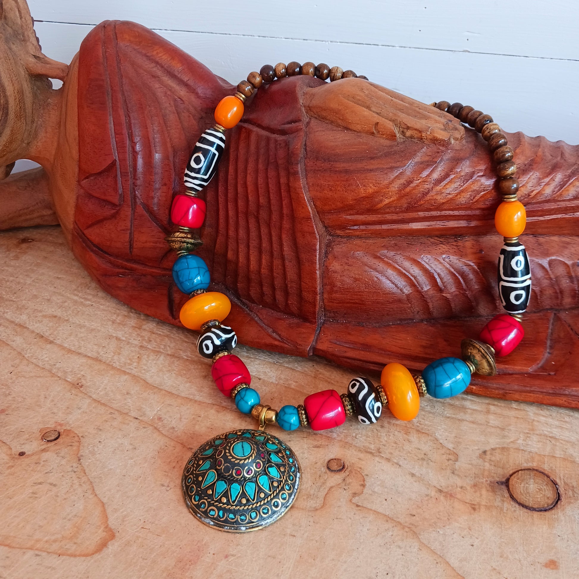 The beauty of the Himalayas is reflected in this striking Tibetan Dzi Bead Necklace.