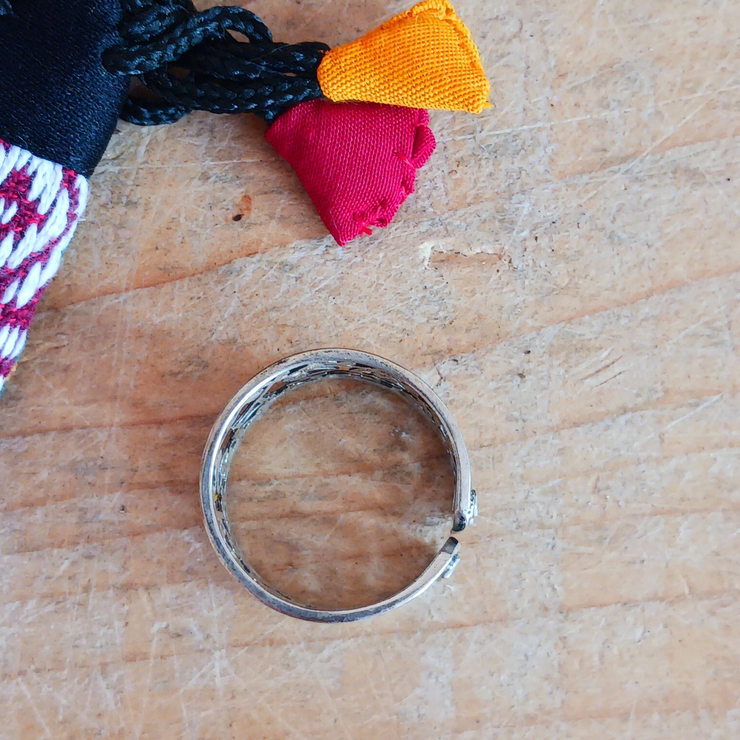 This Tibetan white metal cut out ring features the Tibetan Buddhist Prayer characters beautifully cut out from the band.