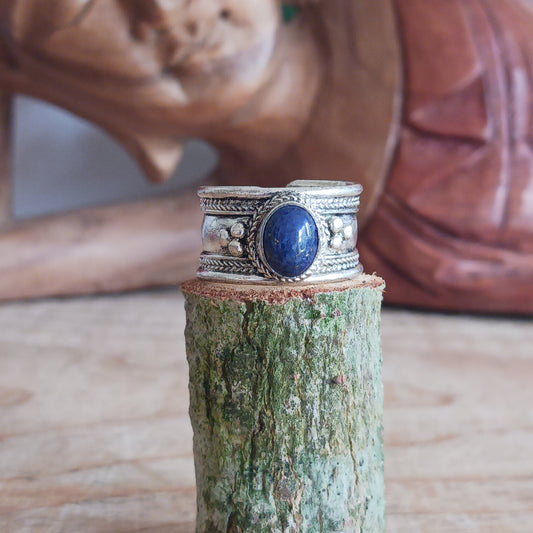 Nepalese white metal finger ring decorated with a blue Lapis stone.