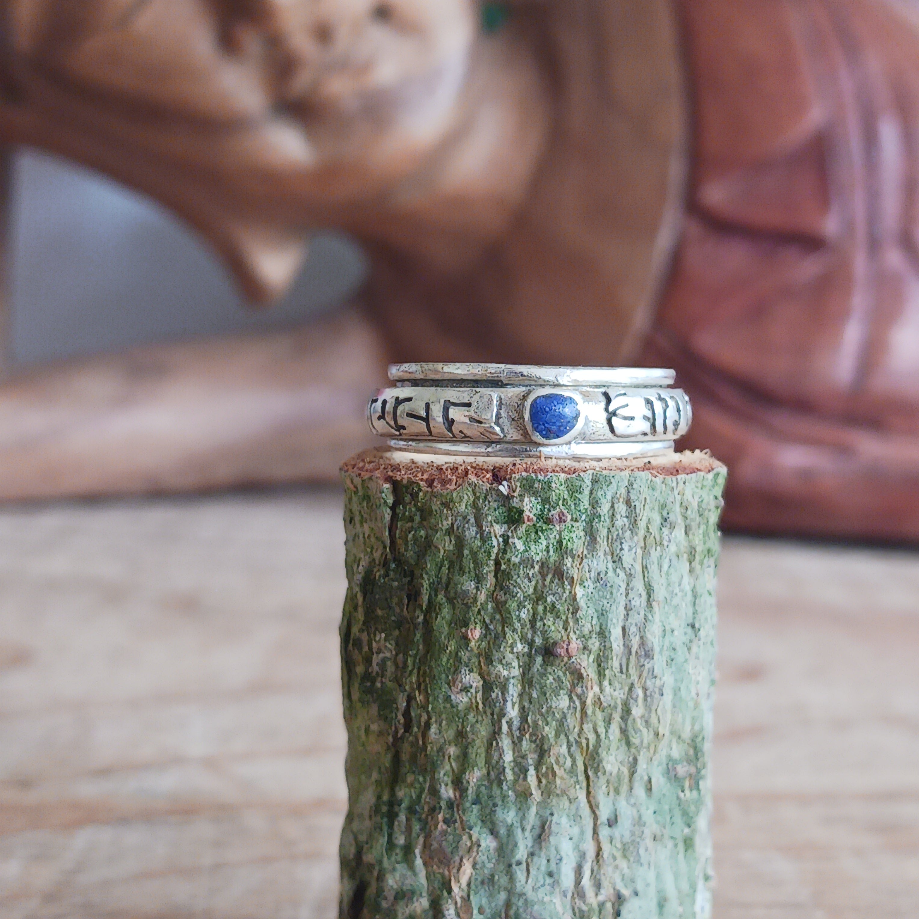 Manthar Rind Tibetan Mantra White Metal Spinning Ring with Lapis Stone – The Buddha ...