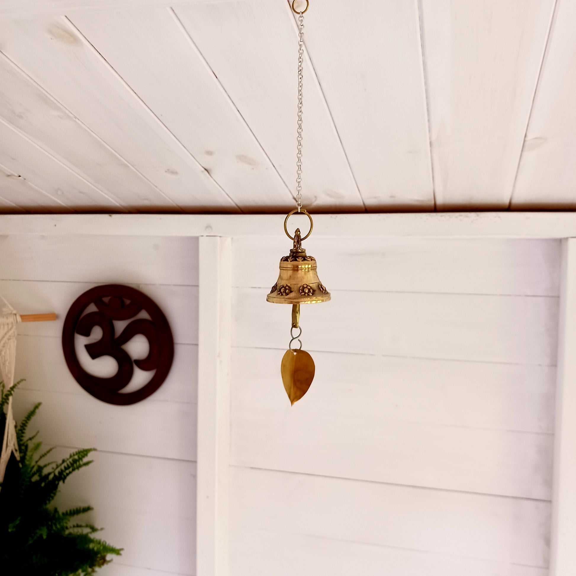 This hanging bell is made of brass in traditional Temple bell design, decorated with auspicious symbols and a brass bodhi leaf.&nbsp;