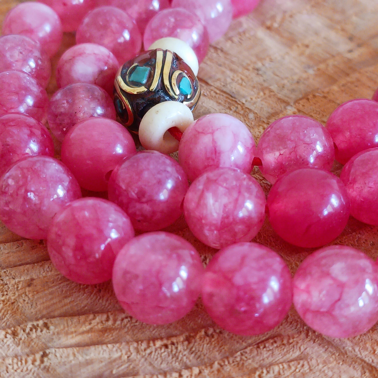 Pink Agate believed to have energetic properties that promote passion, confidence, love, and emotional healing. Pink Agate also has crystal energy known for its ability to neutralize anger and negative energy.