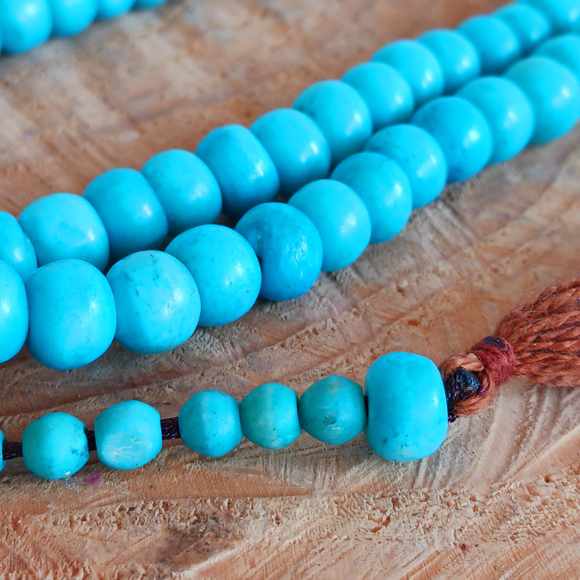 These prayer beads are used to count repeated mantras, serving the same purpose as a rosary. Beads made of semi-precious stones, pearls, bodhi seeds or wood may serve all kinds of goals, like counting any kind of mantras, or other forms of prayer, bows, walk-rounds and such. The cord is the same for every mala, and should be made of nine threads, symbolising the Buddha Vajradhara and the eight Bodhisattvas. 