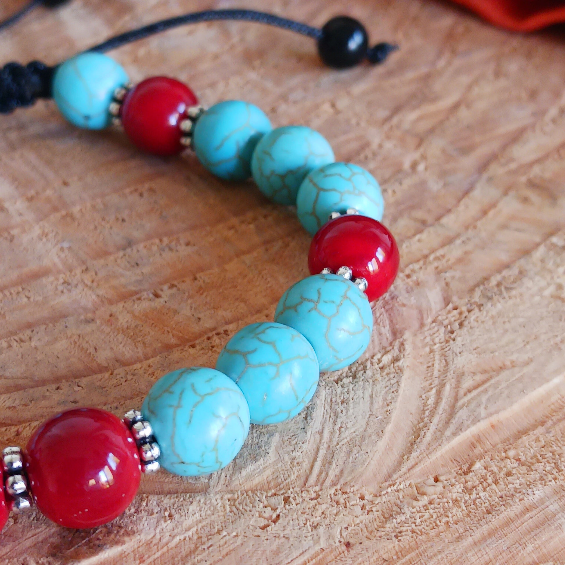 Malas are used for counting mantras, which are short sacred phrases. The beads are often made from seeds, gemstones, or wood, and may have a "guru" bead, tassel, or special knot.