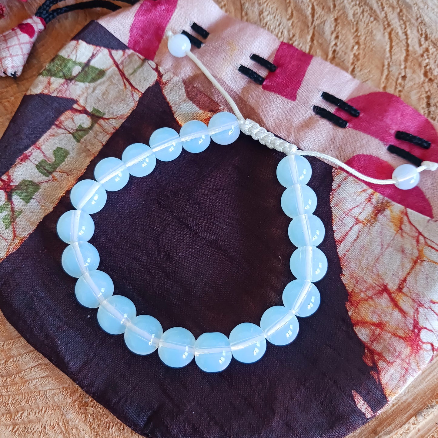 Malas are used for counting mantras, which are short sacred phrases. The beads are often made from seeds, gemstones, or wood, and may have a "guru" bead, tassel, or special knot.