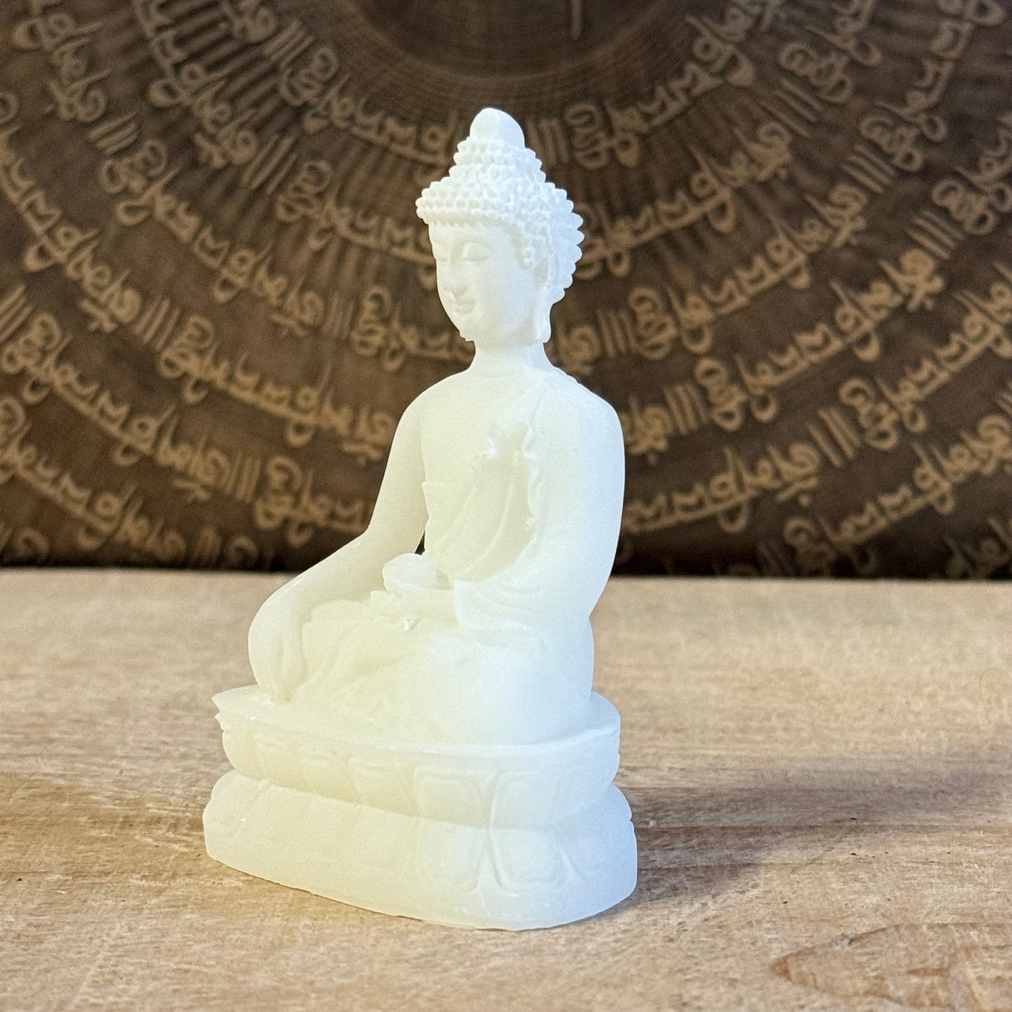 Hand-crafted polyresin Buddha statue in Bhumisparsha mudra, 8.5cm enlightenment figure