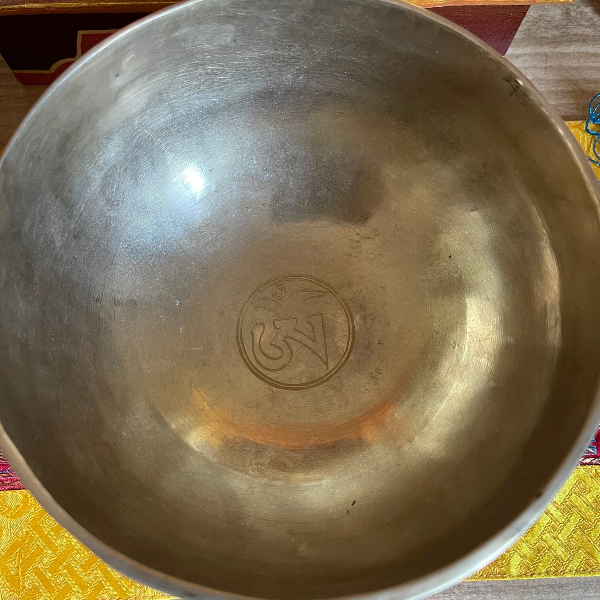 Singing Bowl Om (engraving) 16.5 cm (755gm)