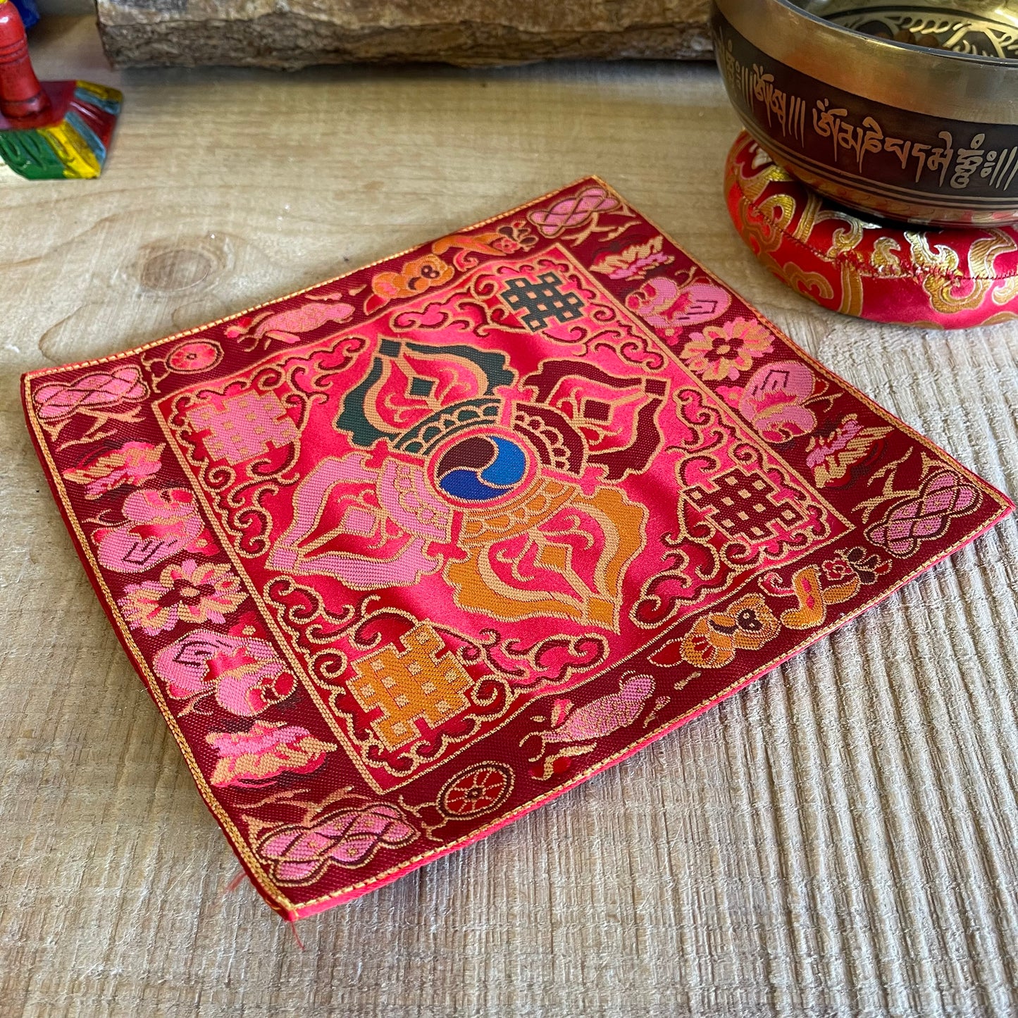 Altar cloth with Double Dorje Brocade 22 x 22cm