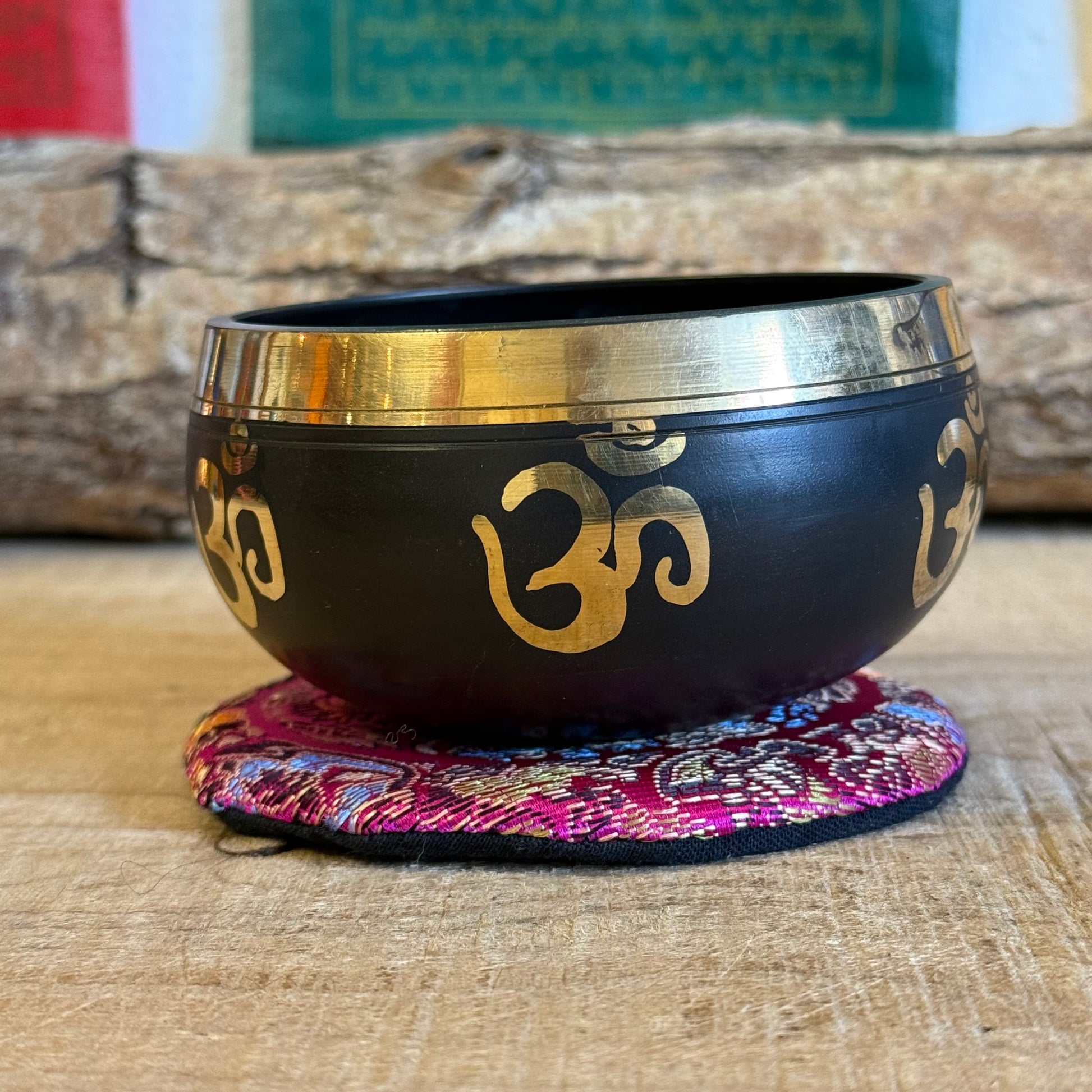 Brocade Singing Bowl Cushion – A Resting Place for Sacred Sound

Rooted in Buddhist tradition, this beautifully embroidered Small Brocade Singing Bowl Cushion offers a place of stillness for your singing bowl, allowing its vibrations to resonate with clarity and harmony.