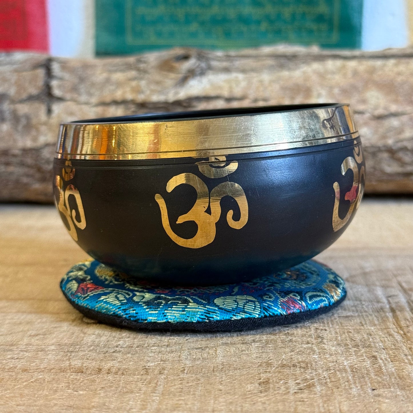 Brocade Singing Bowl Cushion – A Resting Place for Sacred Sound

Rooted in Buddhist tradition, this beautifully embroidered Small Brocade Singing Bowl Cushion offers a place of stillness for your singing bowl, allowing its vibrations to resonate with clarity and harmony.