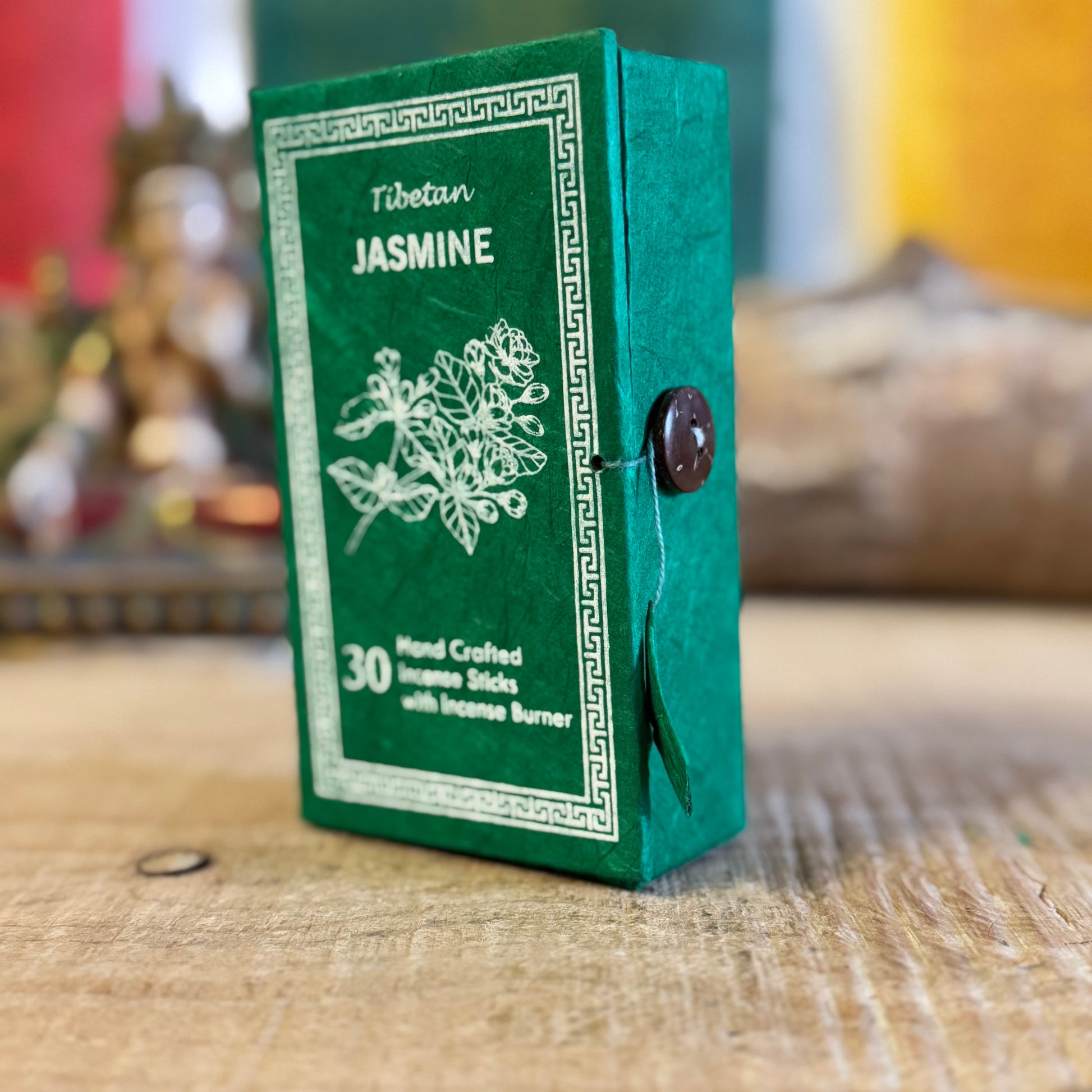 Discover the perfect gift with our jasmine incense set. Includes 30 mini sticks (30-min burn time each), a handcrafted flower-shaped clay holder, and a handmade lokta paper box. Ideal for relaxation and gifting!