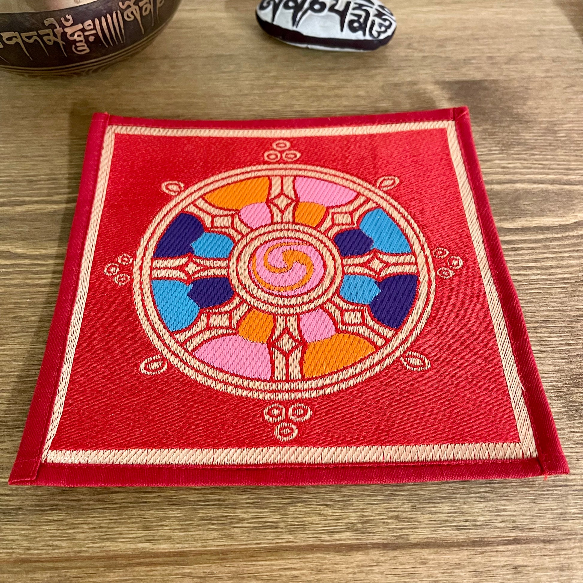 Mini Brocade Cloth alter cloth Dorje Mat 17 X 17 cm (Dharma wheel)