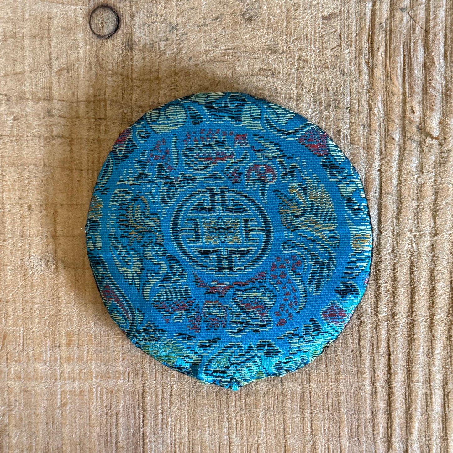 Brocade Singing Bowl Cushion – A Resting Place for Sacred Sound

Rooted in Buddhist tradition, this beautifully embroidered Small Brocade Singing Bowl Cushion offers a place of stillness for your singing bowl, allowing its vibrations to resonate with clarity and harmony.