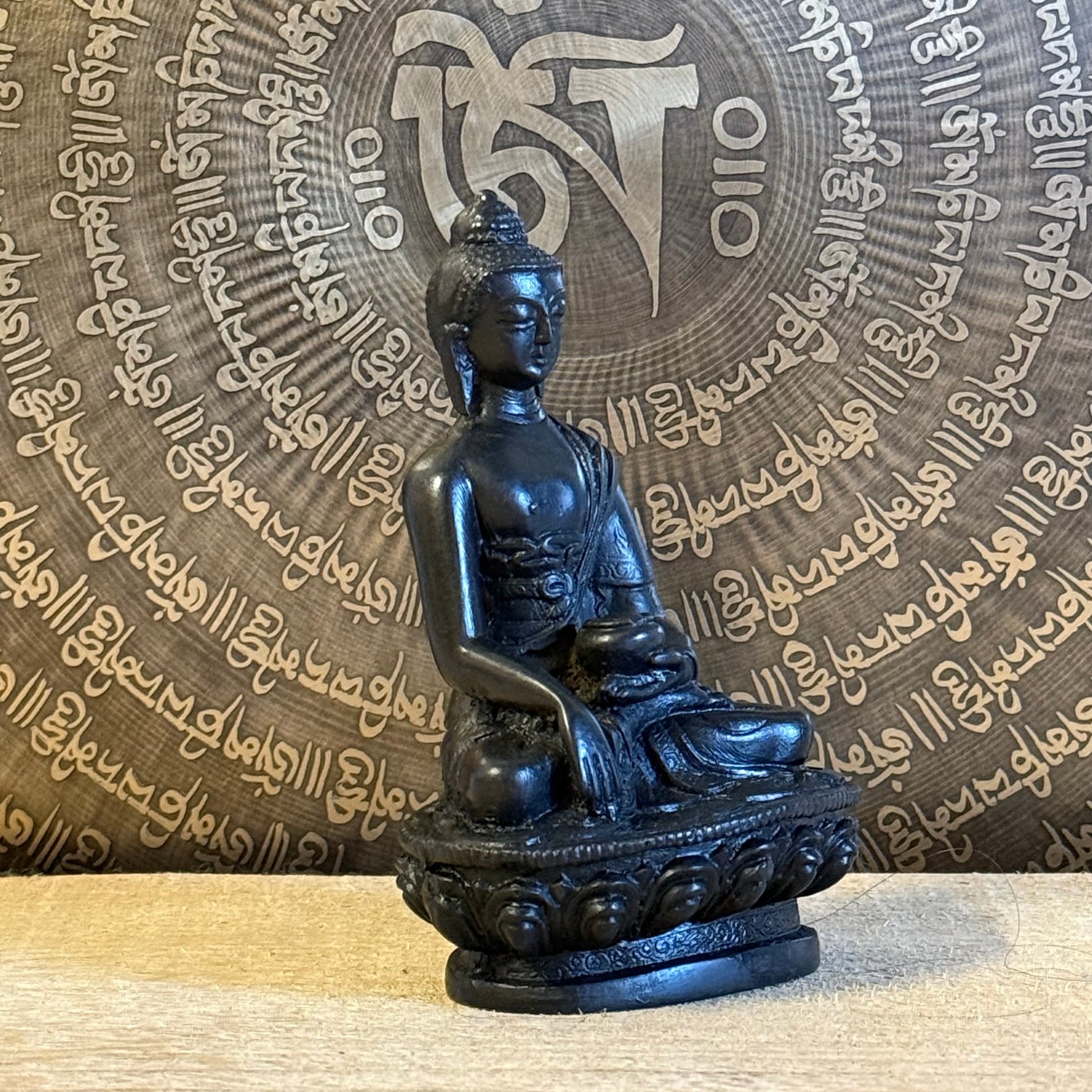 Resin Shakyamuni Buddha statue Nepalese Touching the Earth mudra 10cm
