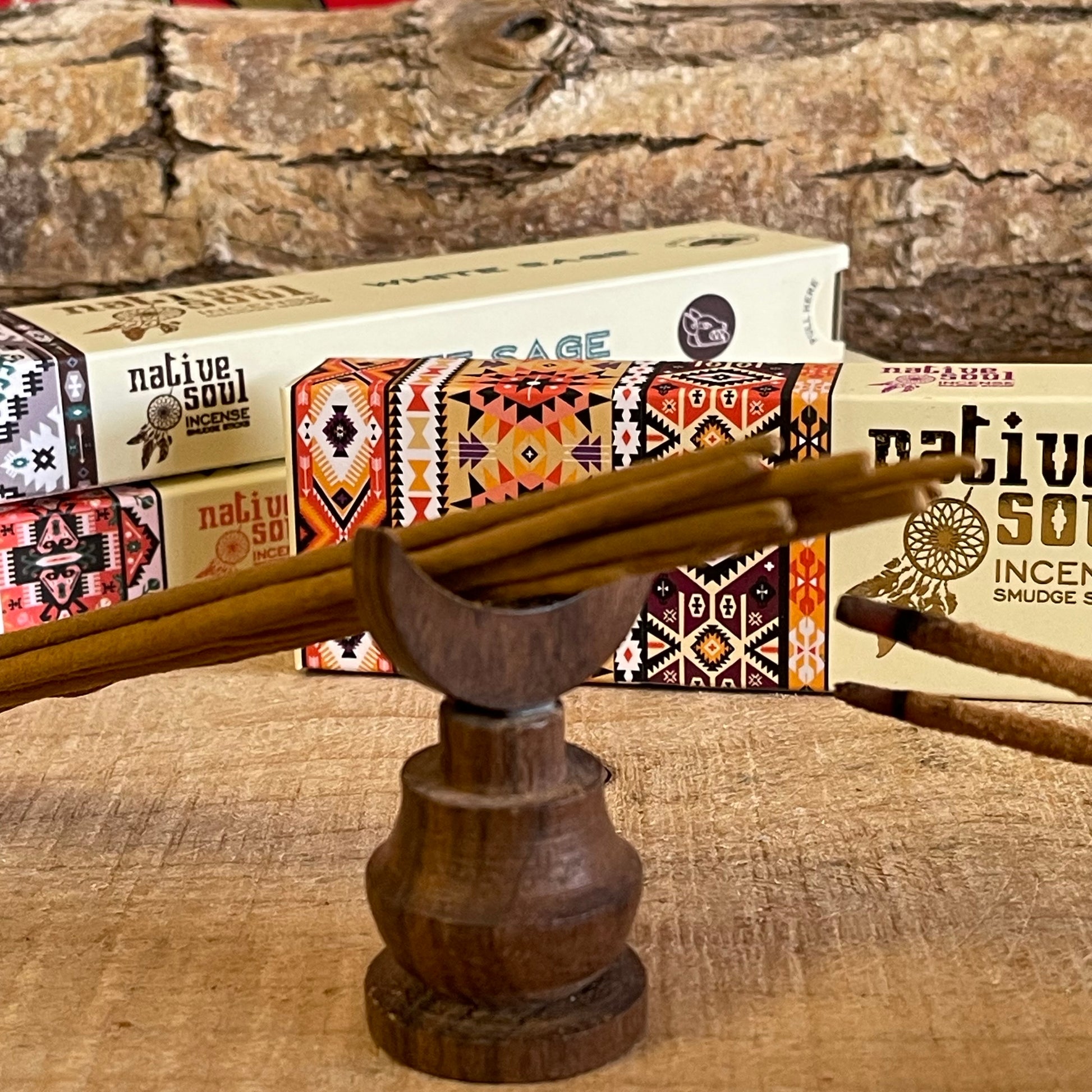 The Native Soul White Sage incense sticks are expertly blended to create a tranquil environment and promote inner balance. They come in a beautifully-designed sliding box with a native American print on the outside and a delicate feather on the inside, adding to the overall experience. Indulge in true relaxation and holistic healing with Native Soul's White Sage incense sticks. Expertly crafted to create a tranquil environment and promote inner balance, each stick is thoughtfully packaged in a beautifully-d