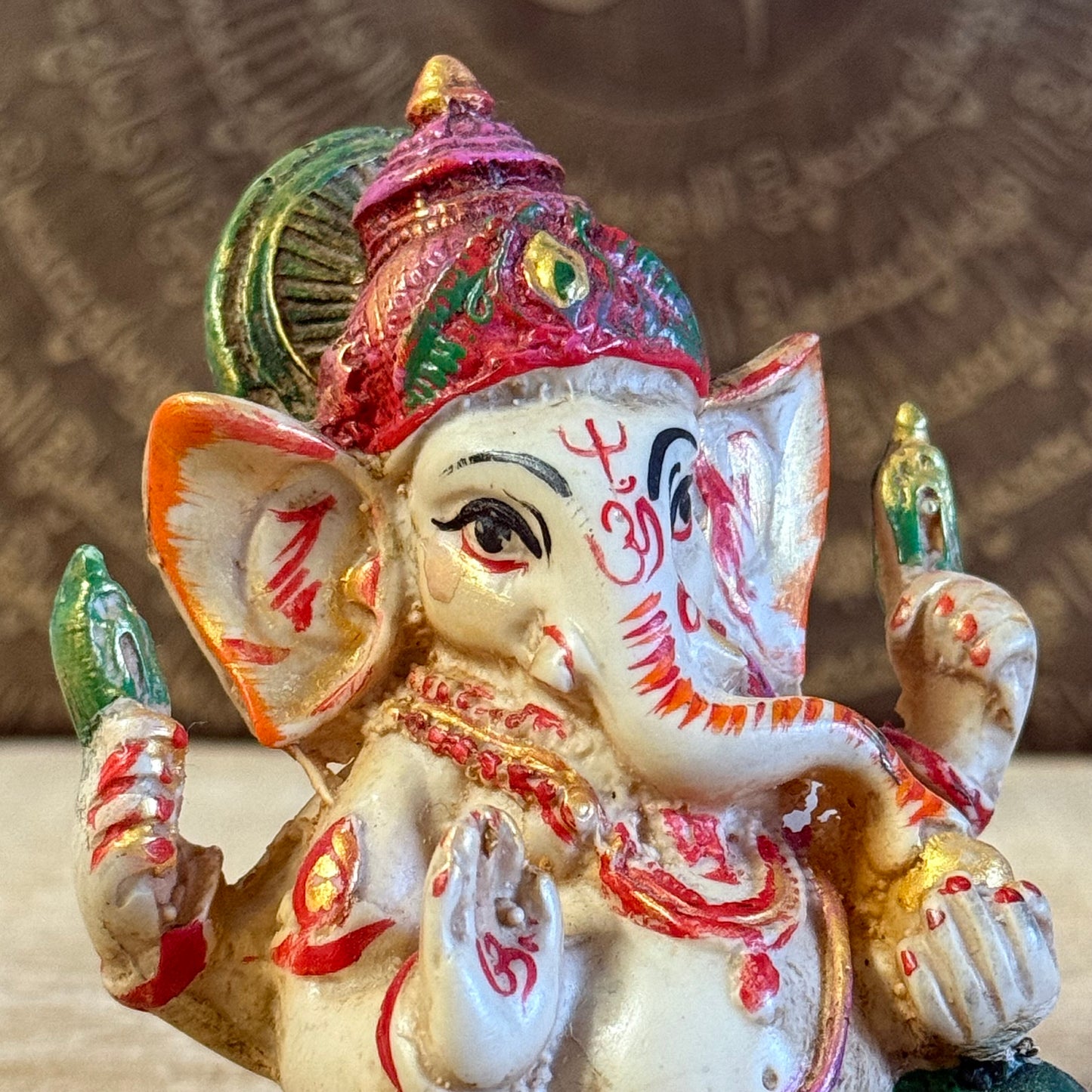 Hand-painted 9 cm Ganesh resin statue holding axe, rope, sweetmeats, blessing mudra with mouse vahana