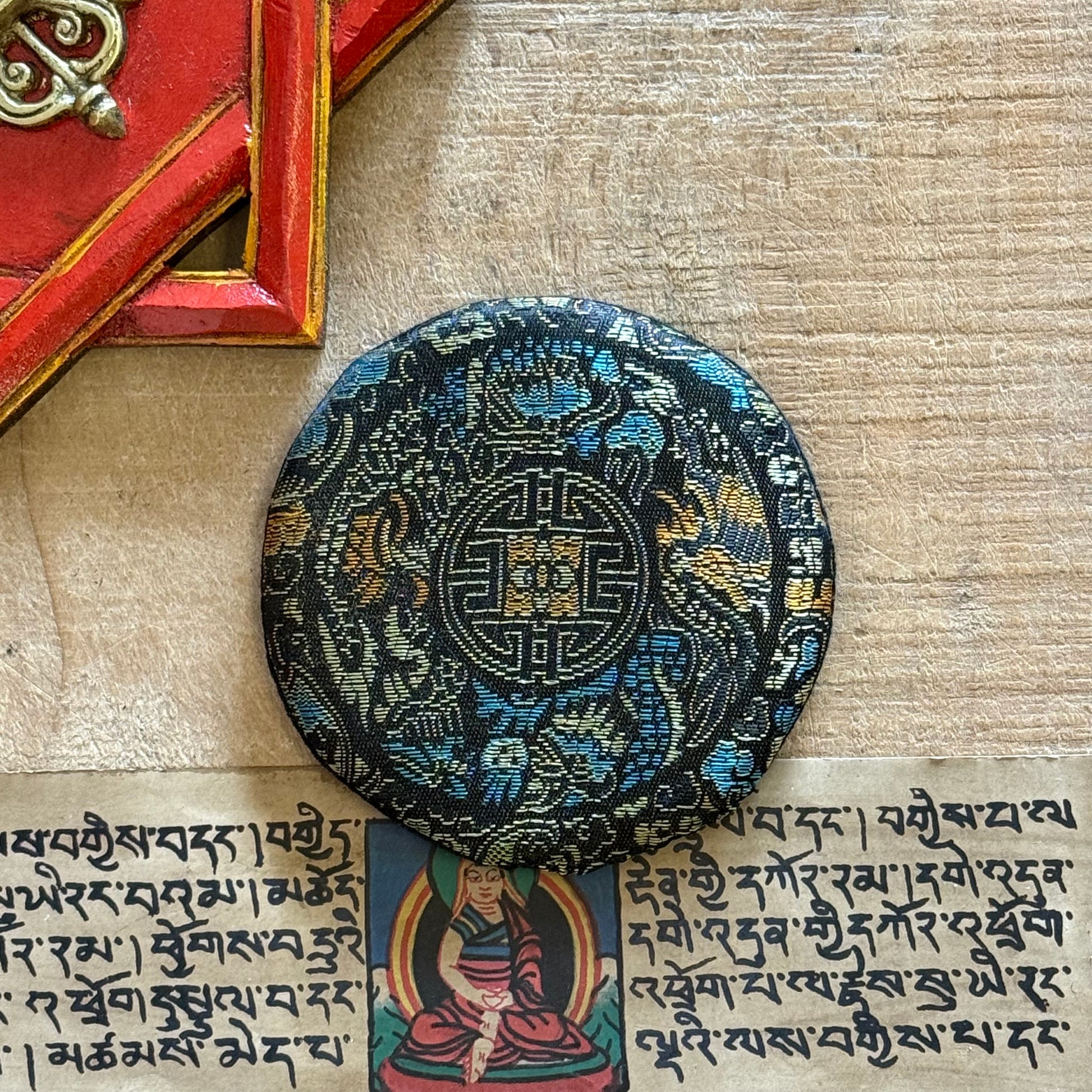 Brocade Singing Bowl Cushion | Handmade Support for Clear Sound

Enhance your practice with our brocade singing bowl cushion. Handmade in Nepal, it stabilizes your bowl for pure sound and adds beauty to your sacred space.