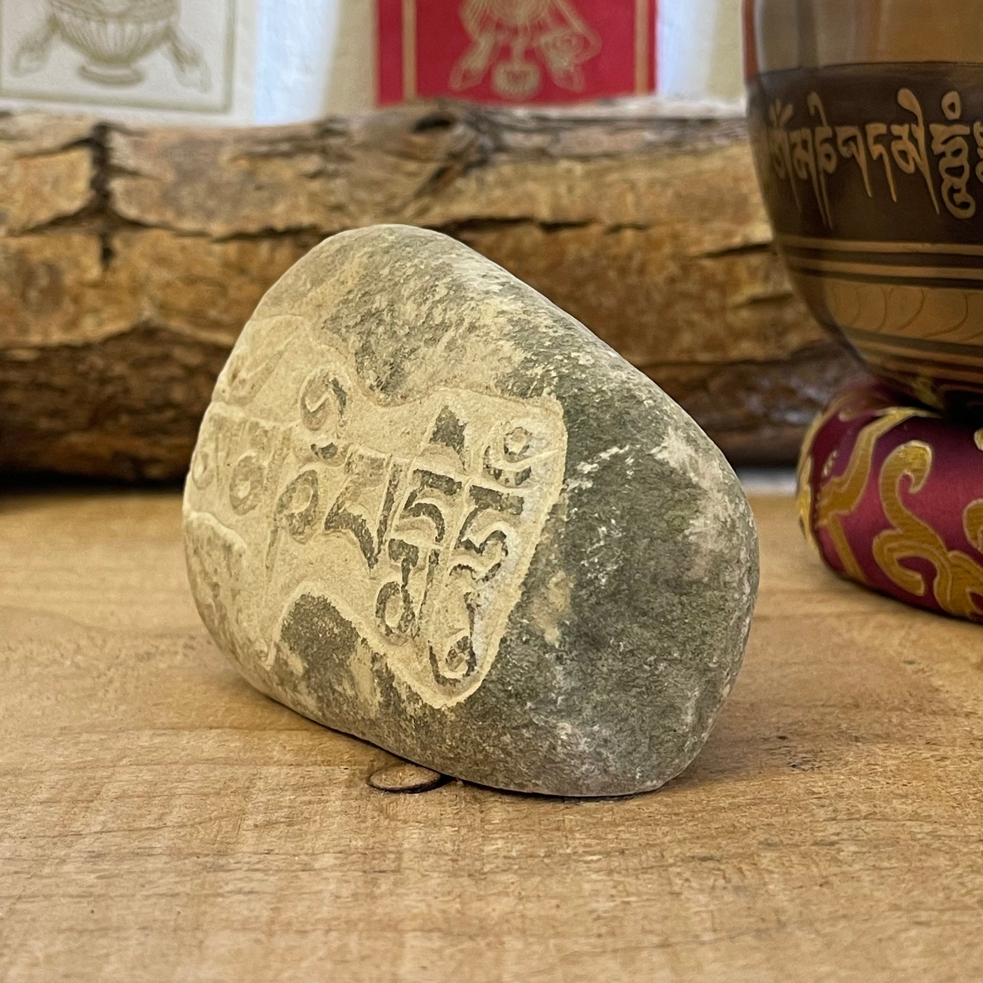 Mani Stone Om Mani Padme Hum 12.5 cm