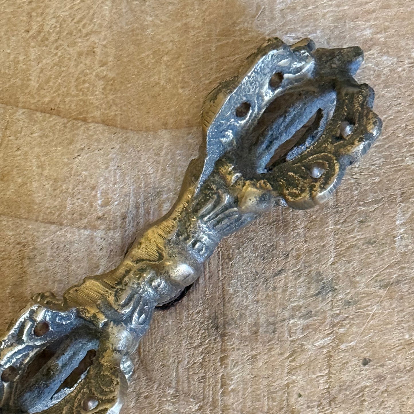 Handmade Dorje Vajra 7.5cm in solid brass. Sacred Tibetan Buddhist ritual object for meditation, altar use, and spiritual practice.