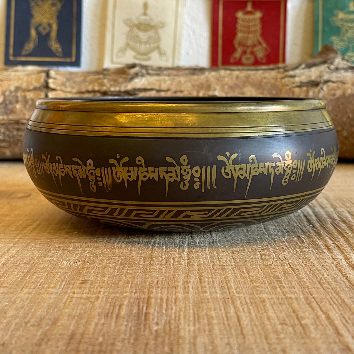 Tibetan singing bowls have been used for centuries for meditation and healing by restoring harmony of the body, mind and soul.  Depiction of Buddha in the center and the Om Mani Padme Hum mantra in Sanskrit on the outside 🕉