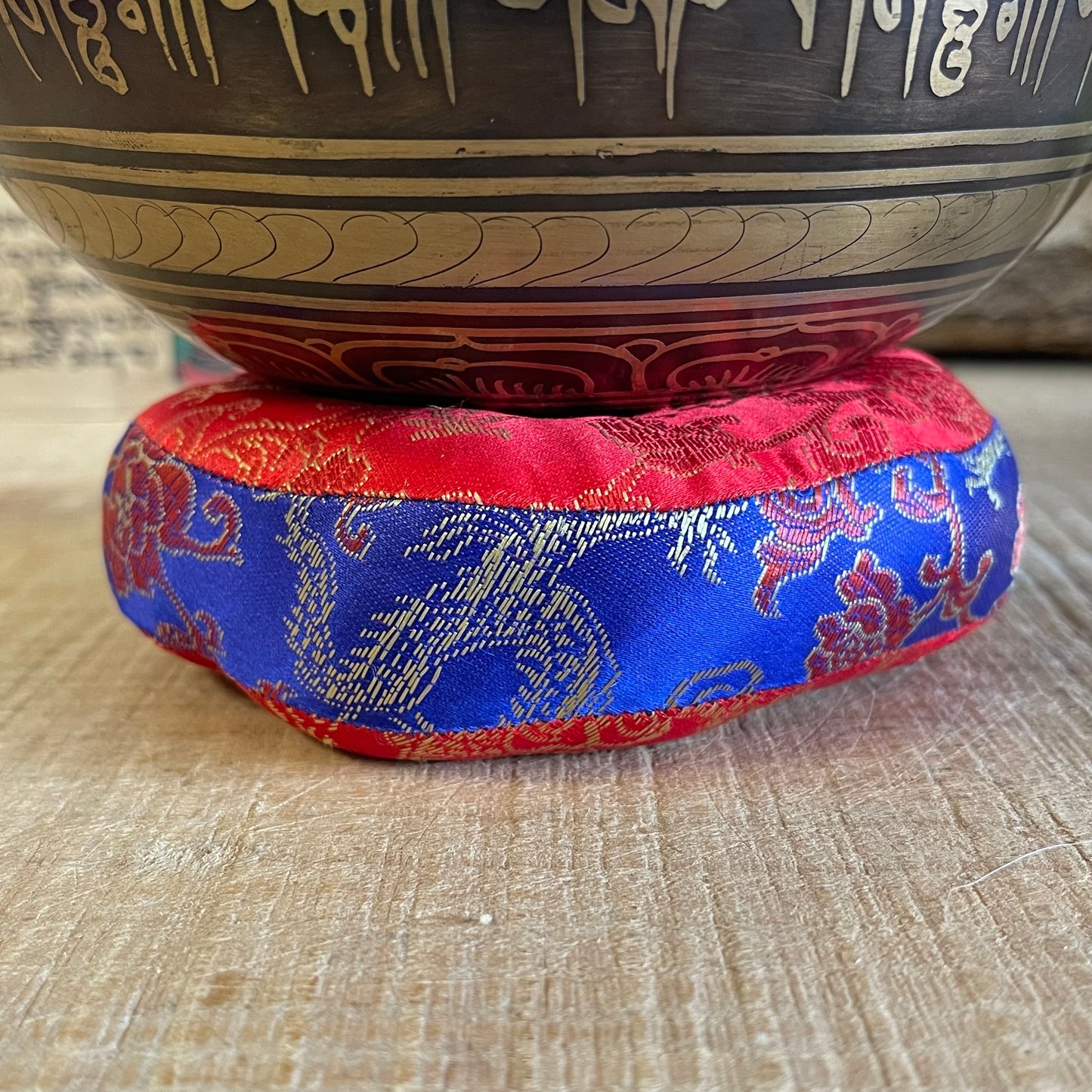 These round stitched brocade cushions are ideal for smaller sized signing bowl. There made from Mixed brocade fabrics, Perfect for smaller bowl