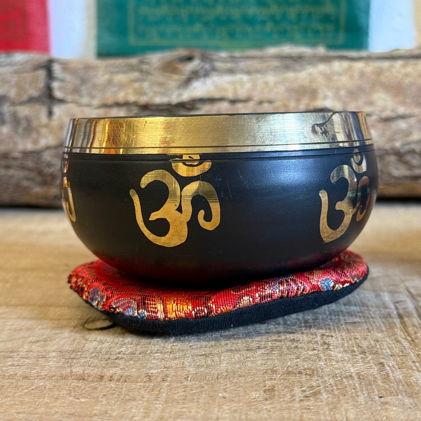 Brocade Singing Bowl Cushion – A Resting Place for Sacred Sound

Rooted in Buddhist tradition, this beautifully embroidered Small Brocade Singing Bowl Cushion offers a place of stillness for your singing bowl, allowing its vibrations to resonate with clarity and harmony.