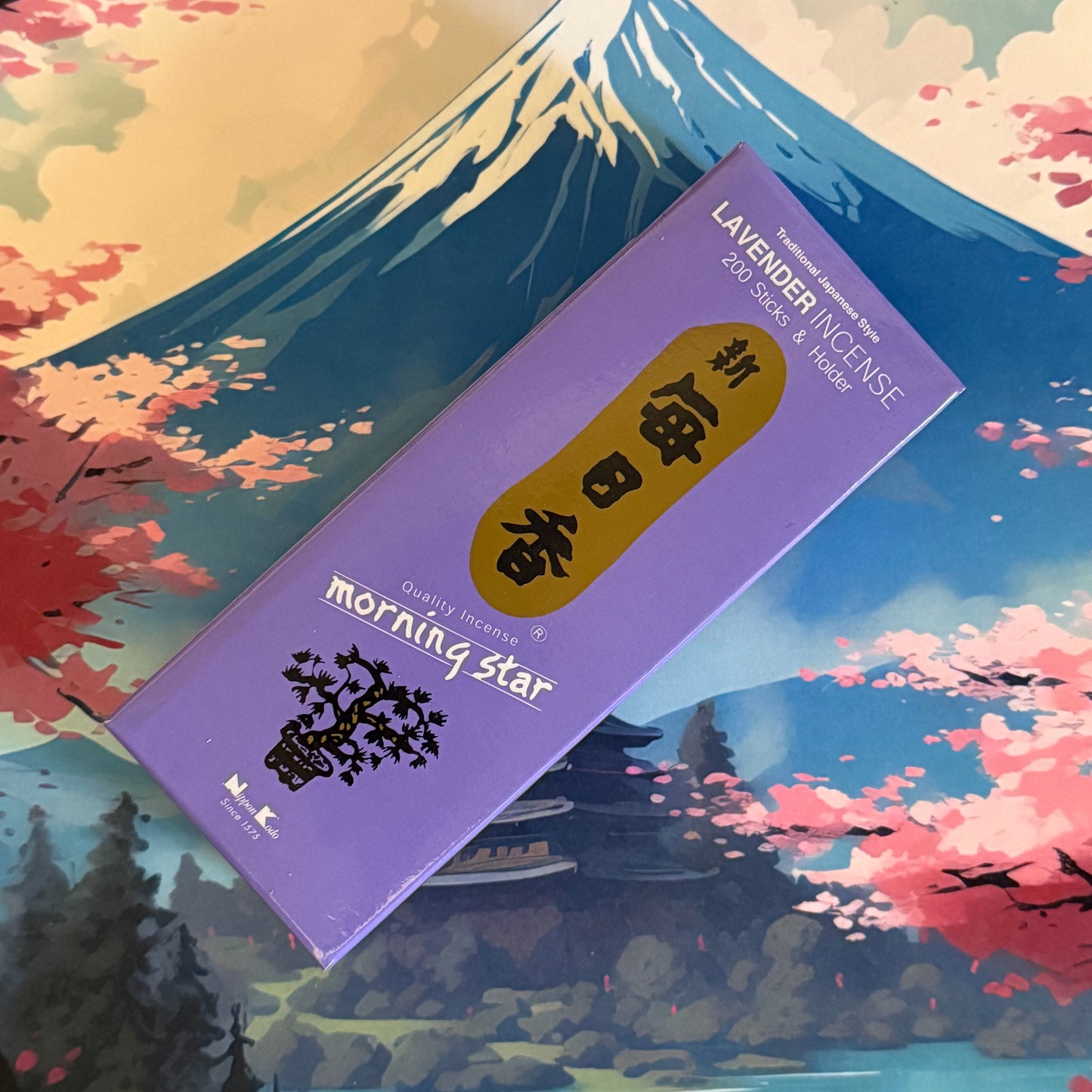 Relax with Morning Star Lavender incense by Nippon Kodo. Clean-burning Japanese incense with a soothing floral aroma, ideal for evening use.