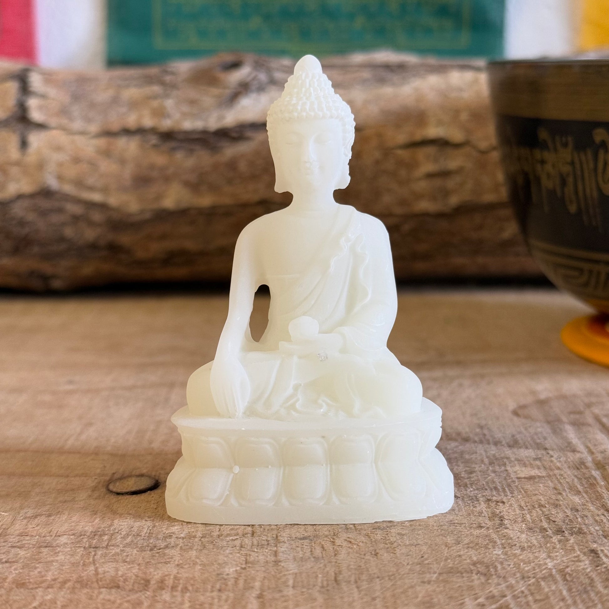 Discover the Bhumisparsha Buddha Statue, symbolizing enlightenment and inner strength. Made from durable polyresin, this 8.5cm figurine is perfect for meditation spaces and spiritual decor