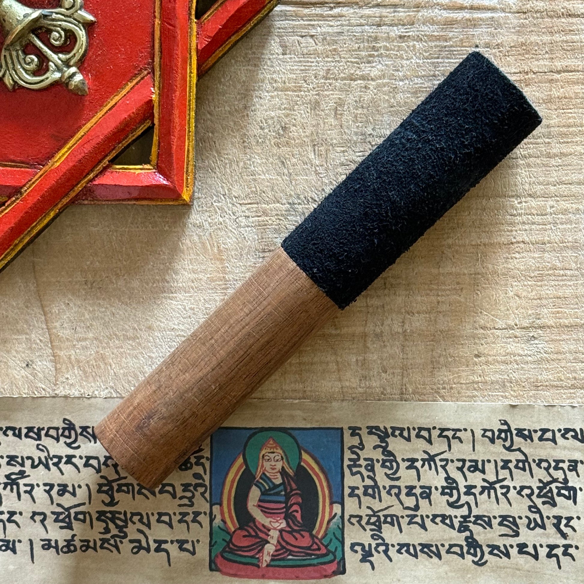 18cm Suede Singing Bowl Puja Stick Medium Bowl Striker

18cm suede puja stick for small & medium singing bowls. Handcrafted in Nepal. Ideal for meditation, energy healing & sacred sound practices