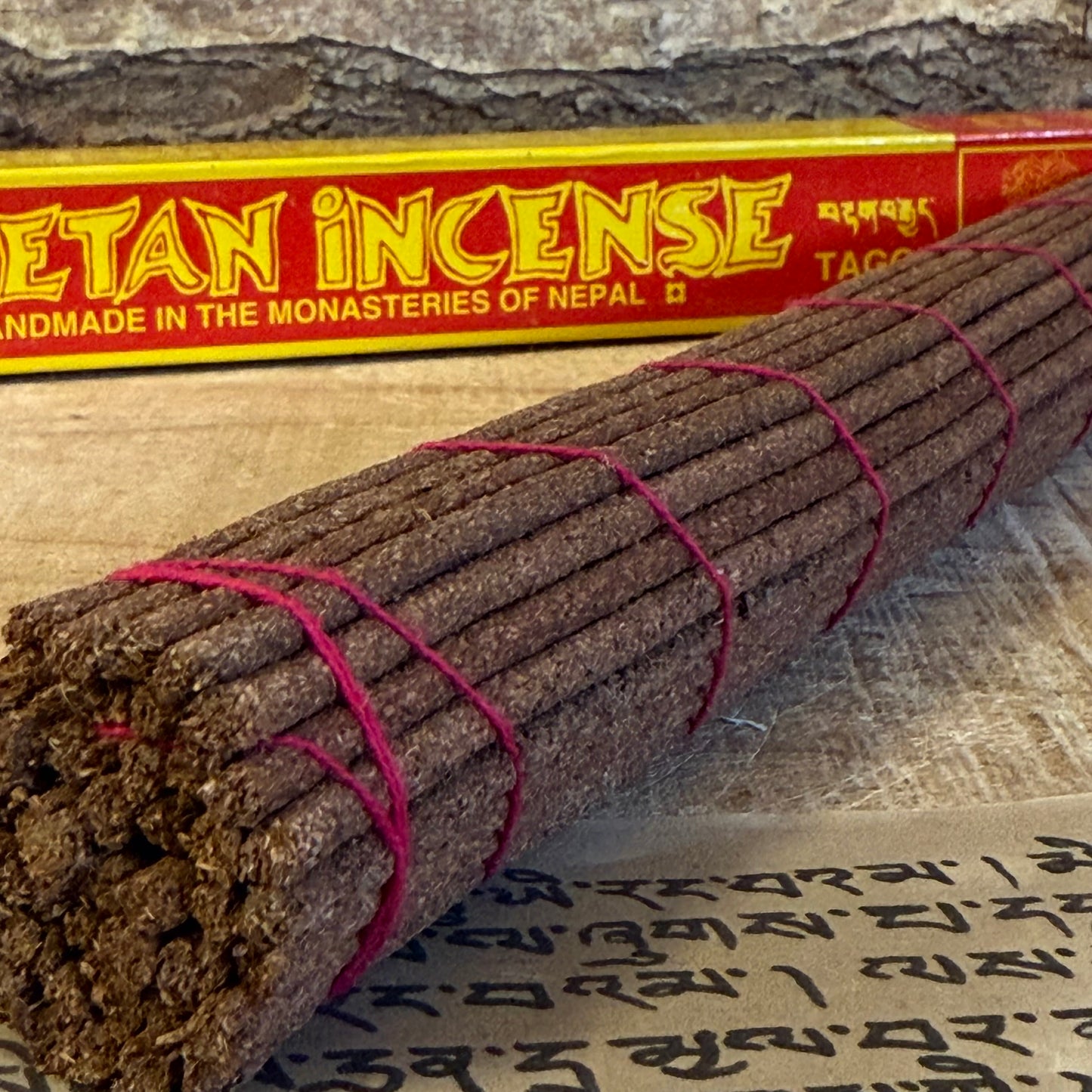 These long sticks of handmade ritual&nbsp;Zimpu&nbsp;incense have a simple earthy and herby aroma. The composition and preparation of this incense is made in accordance with recipes from ancient Vedic medicinal texts. The formula is composed of 35 different spices and aromatic substances including nagi, saffron and red and white sandalwood. Made in the monasteries of Nepal, our Tibetan style incense is rolled by hand without a stick inside which means you get a fuller aroma of incense