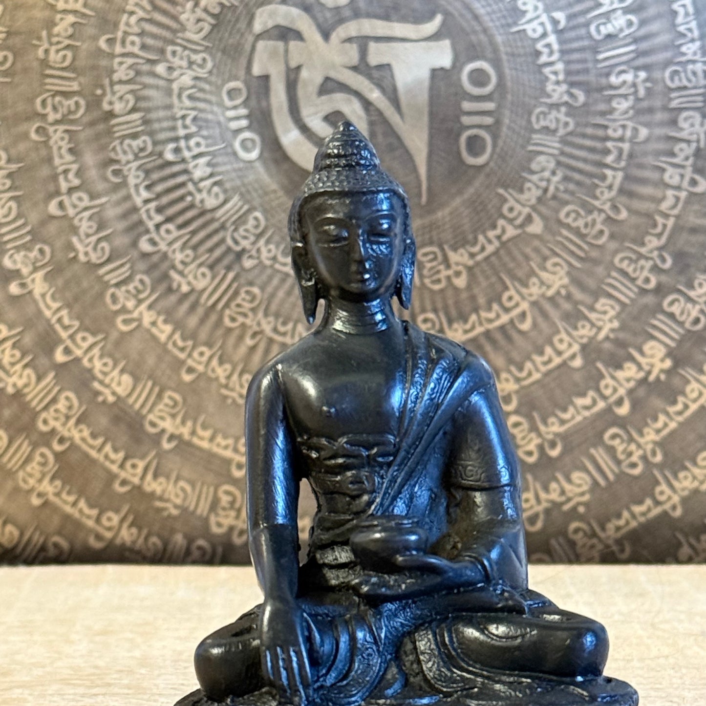 Resin Shakyamuni Buddha statue Nepalese Touching the Earth mudra 10cm
