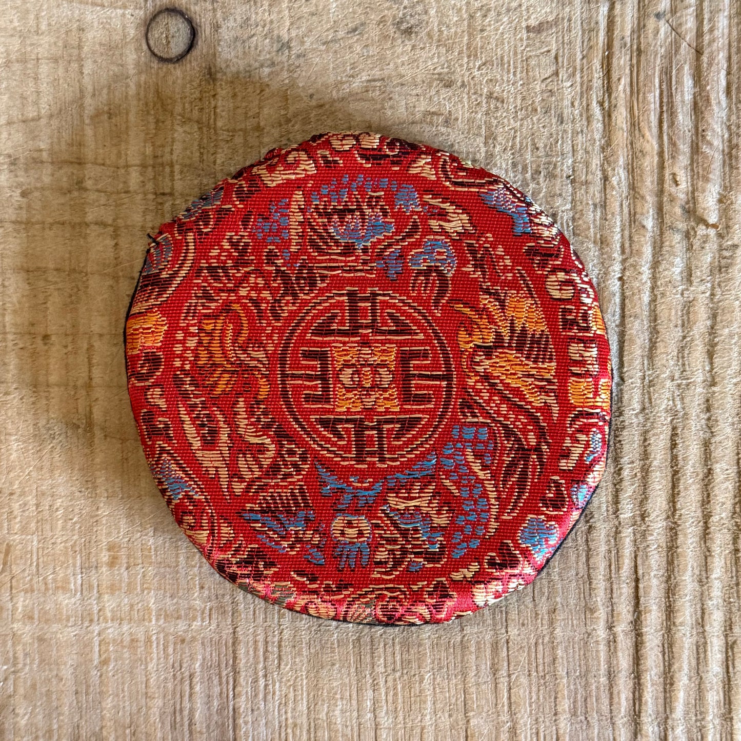 Brocade Singing Bowl Cushion – A Resting Place for Sacred Sound

Rooted in Buddhist tradition, this beautifully embroidered Small Brocade Singing Bowl Cushion offers a place of stillness for your singing bowl, allowing its vibrations to resonate with clarity and harmony.