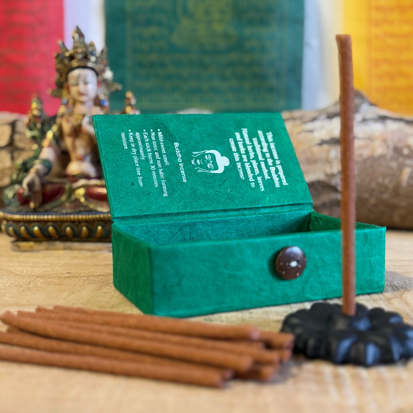 Discover the perfect gift with our jasmine incense set. Includes 30 mini sticks (30-min burn time each), a handcrafted flower-shaped clay holder, and a handmade lokta paper box. Ideal for relaxation and gifting!