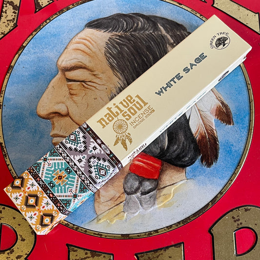 The Native Soul White Sage incense sticks are expertly blended to create a tranquil environment and promote inner balance. They come in a beautifully-designed sliding box with a native American print on the outside and a delicate feather on the inside, adding to the overall experience. Indulge in true relaxation and holistic healing with Native Soul's White Sage incense sticks. Expertly crafted to create a tranquil environment and promote inner balance, each stick is thoughtfully packaged in a beautifully-d