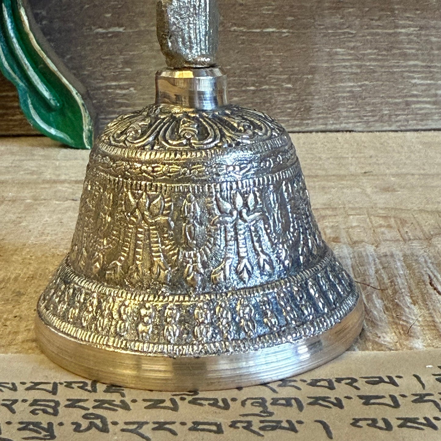 The Large Tibetan Tingsha Bell is a sacred sound instrument, handcrafted by devoted Tibetan artisans with precision and care. Measuring 7.5 x 13 cm, it carries the essence of centuries-old mindfulness practices and Tibetan spiritual traditions.