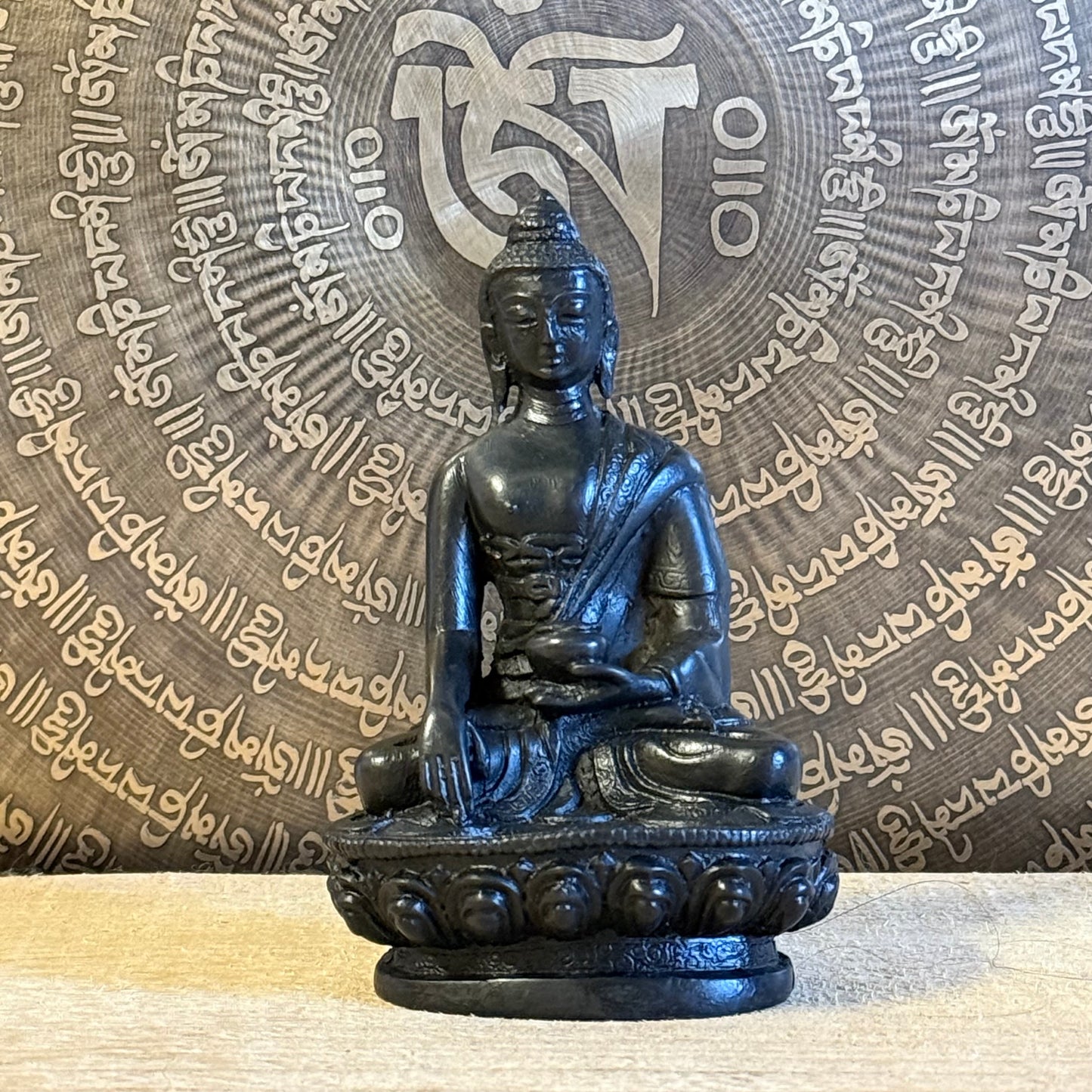 Resin Shakyamuni Buddha statue Nepalese Touching the Earth mudra 10cm

Page Title: